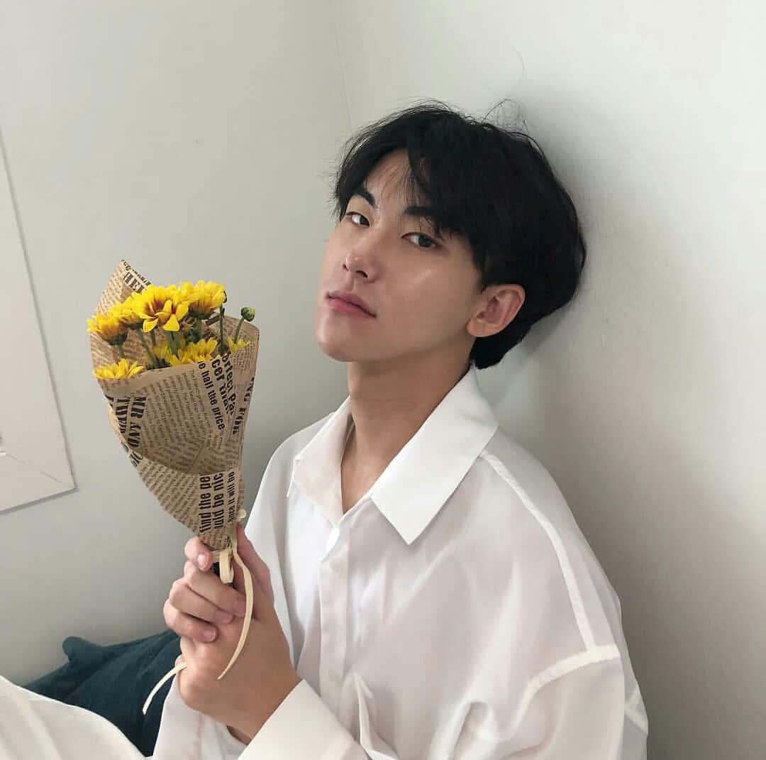 a man holding a bouquet of flowers — 1080x1071 wallpaper