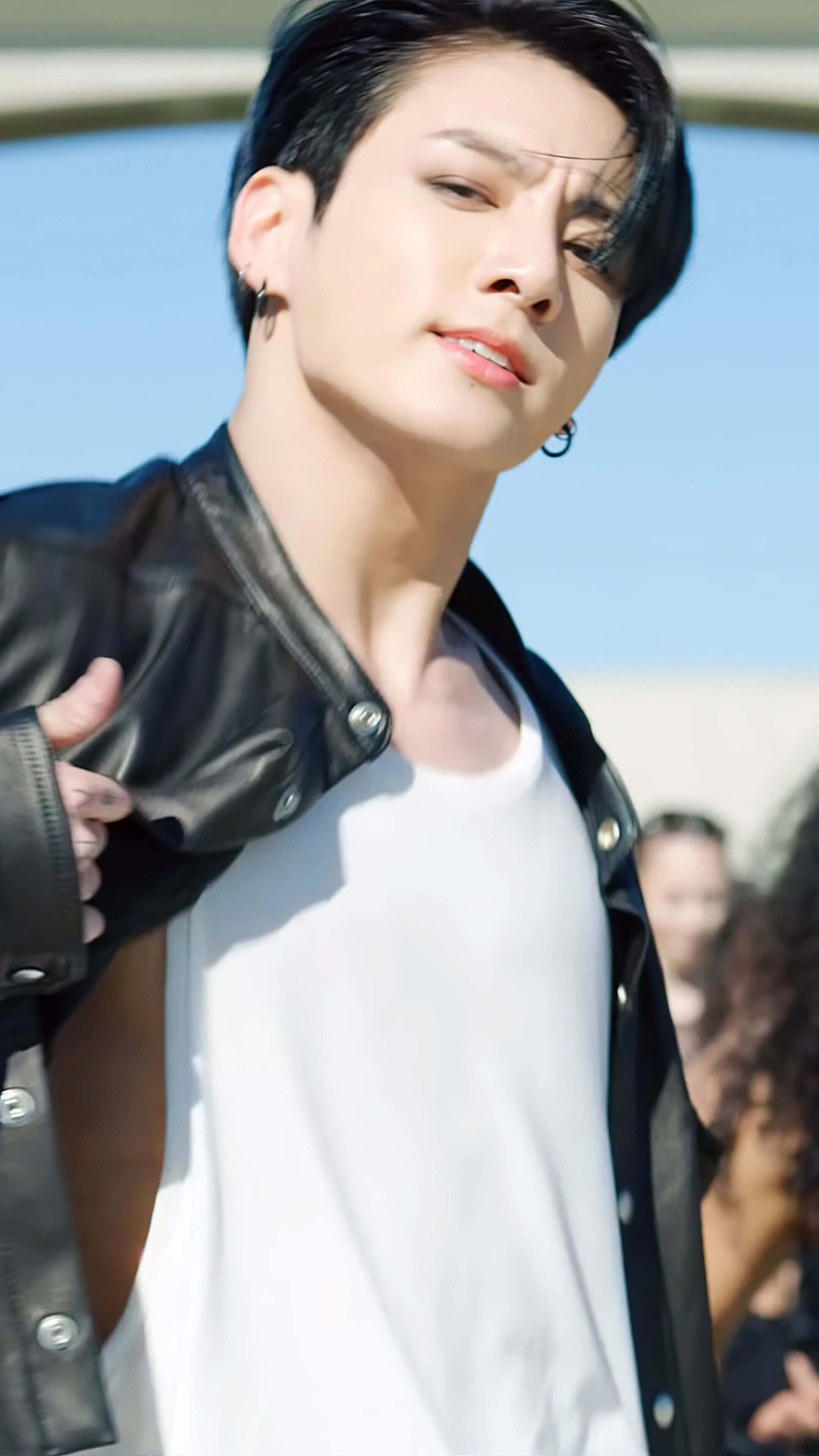 a man in a leather jacket and white shirt — 2160x3840 wallpaper