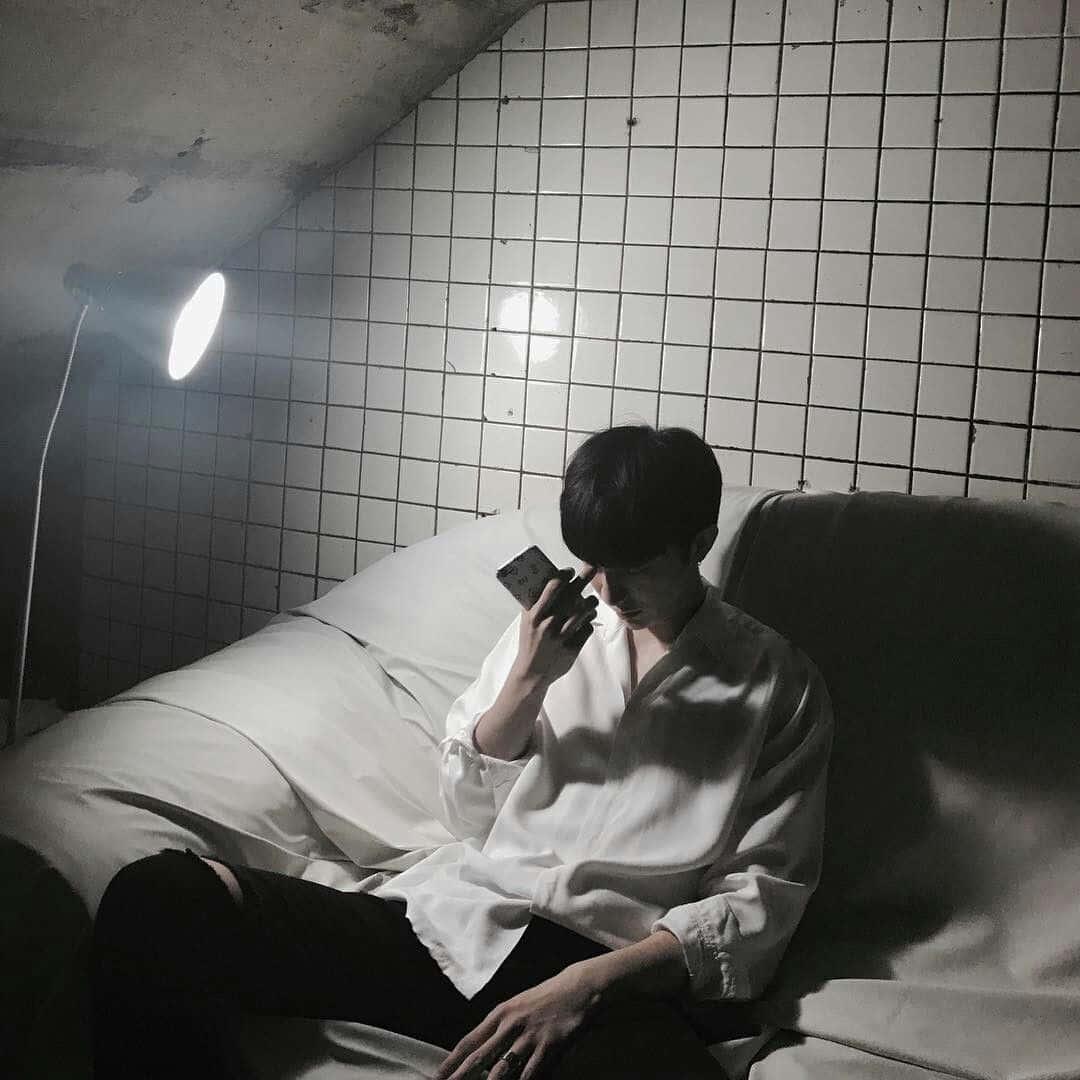 a man sitting on a bed — 1080x1080 wallpaper