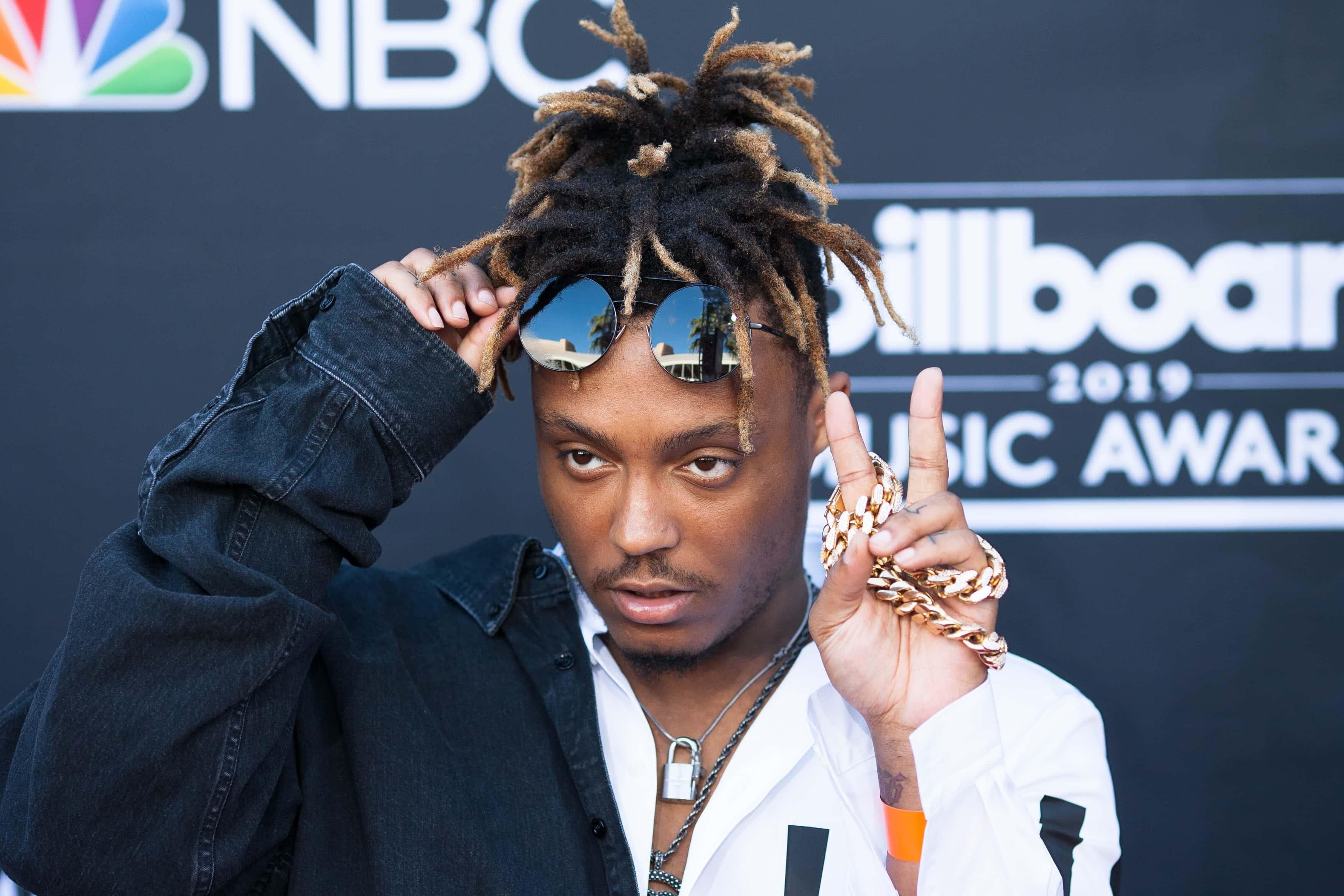 a man with dreadlocks and a chain on his wrist — 3504x2336 wallpaper