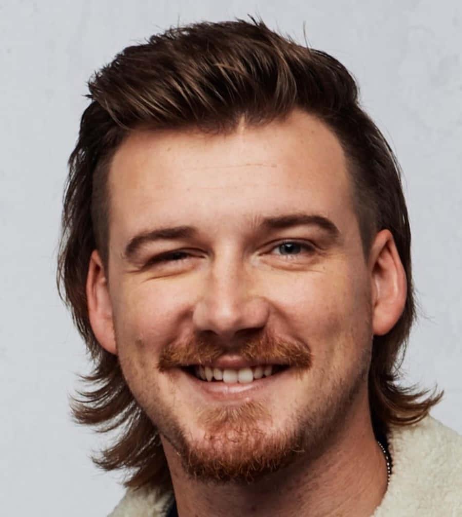 a man with long hair and a beard smiling — 900x1007 wallpaper