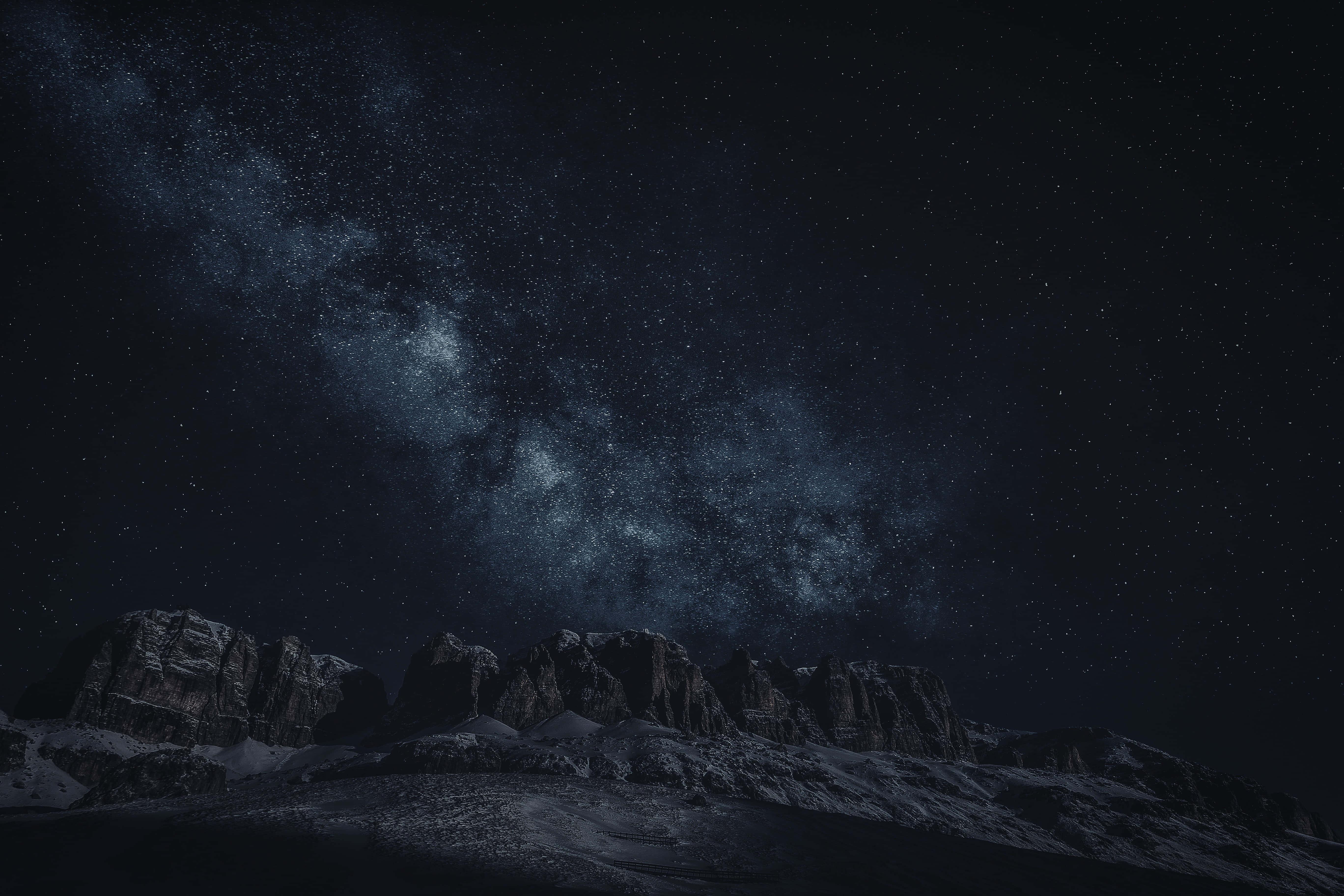 a mountain range with the milky above it — 5472x3648 wallpaper