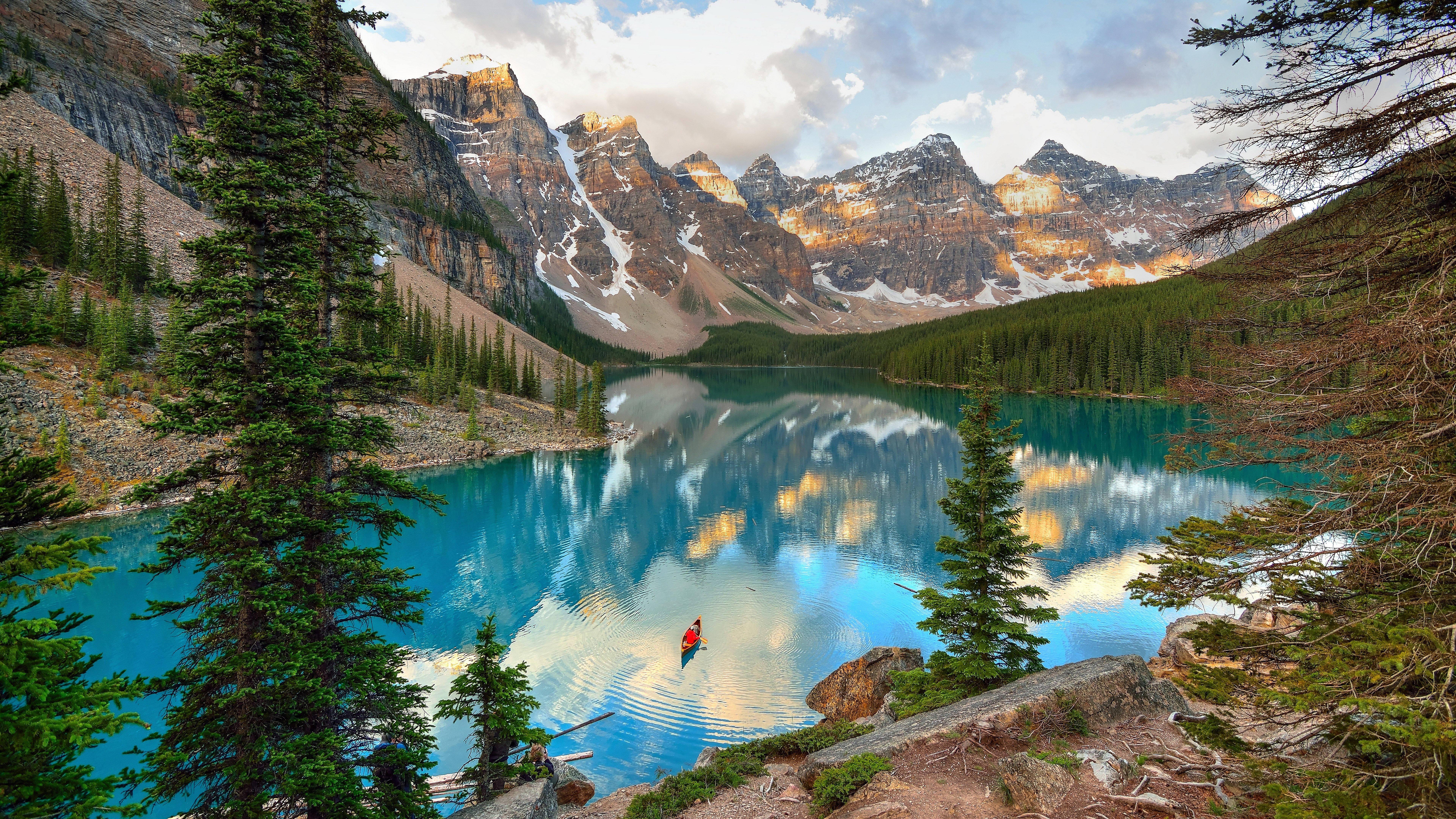 A peaceful, tranquil lake surrounded by magnificient nature — 7680x4320 wallpaper