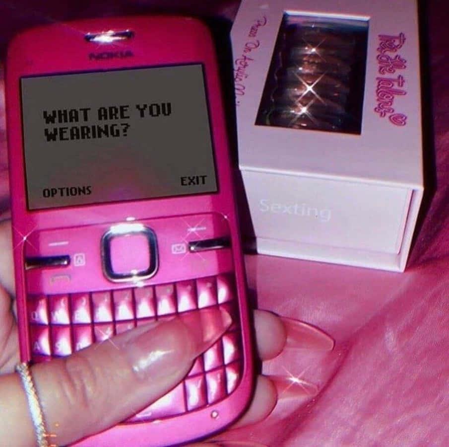 a pink cell phone with a message on it — 905x900 wallpaper