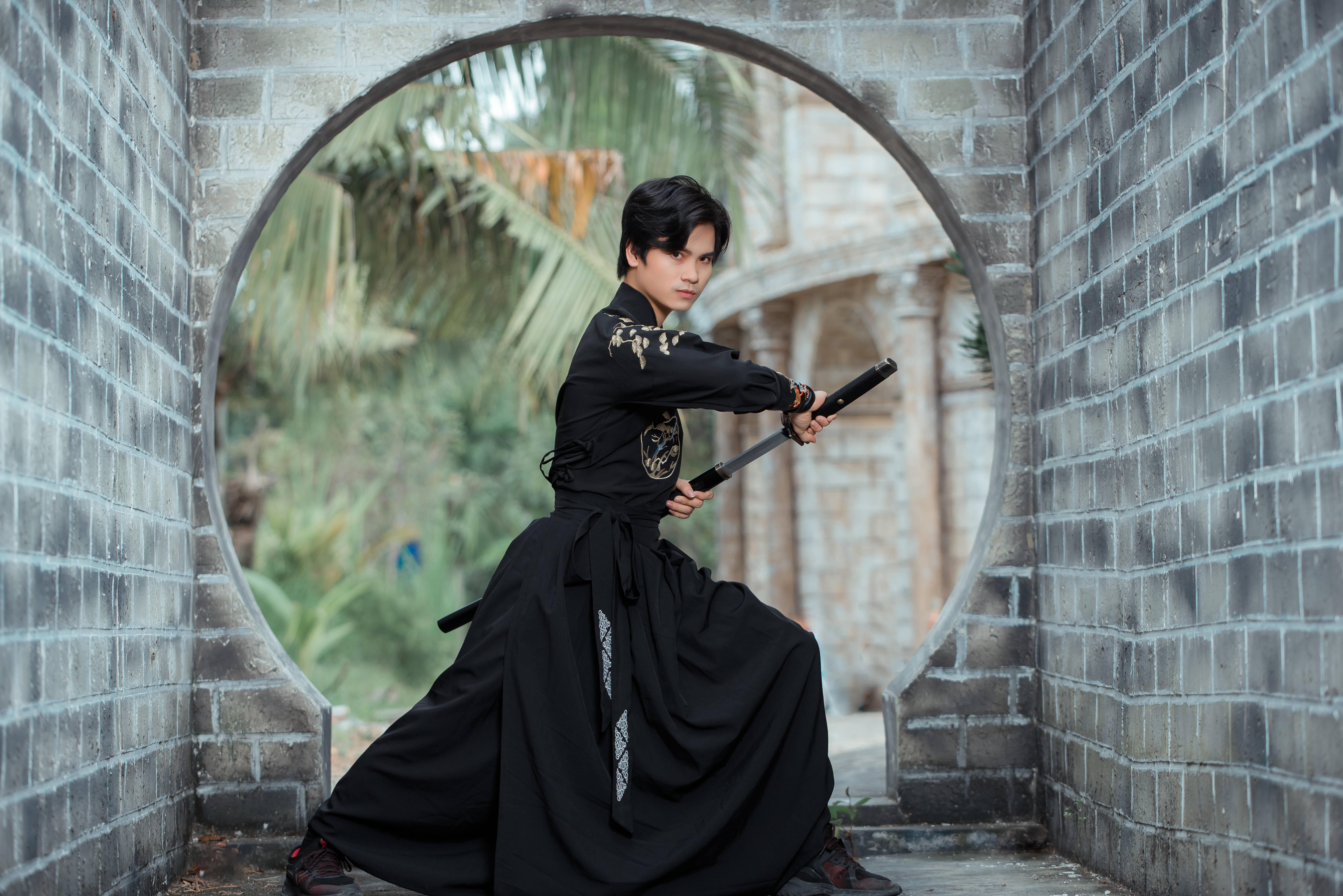A Samuari Dressed in Black Robe — 6016x4016 wallpaper