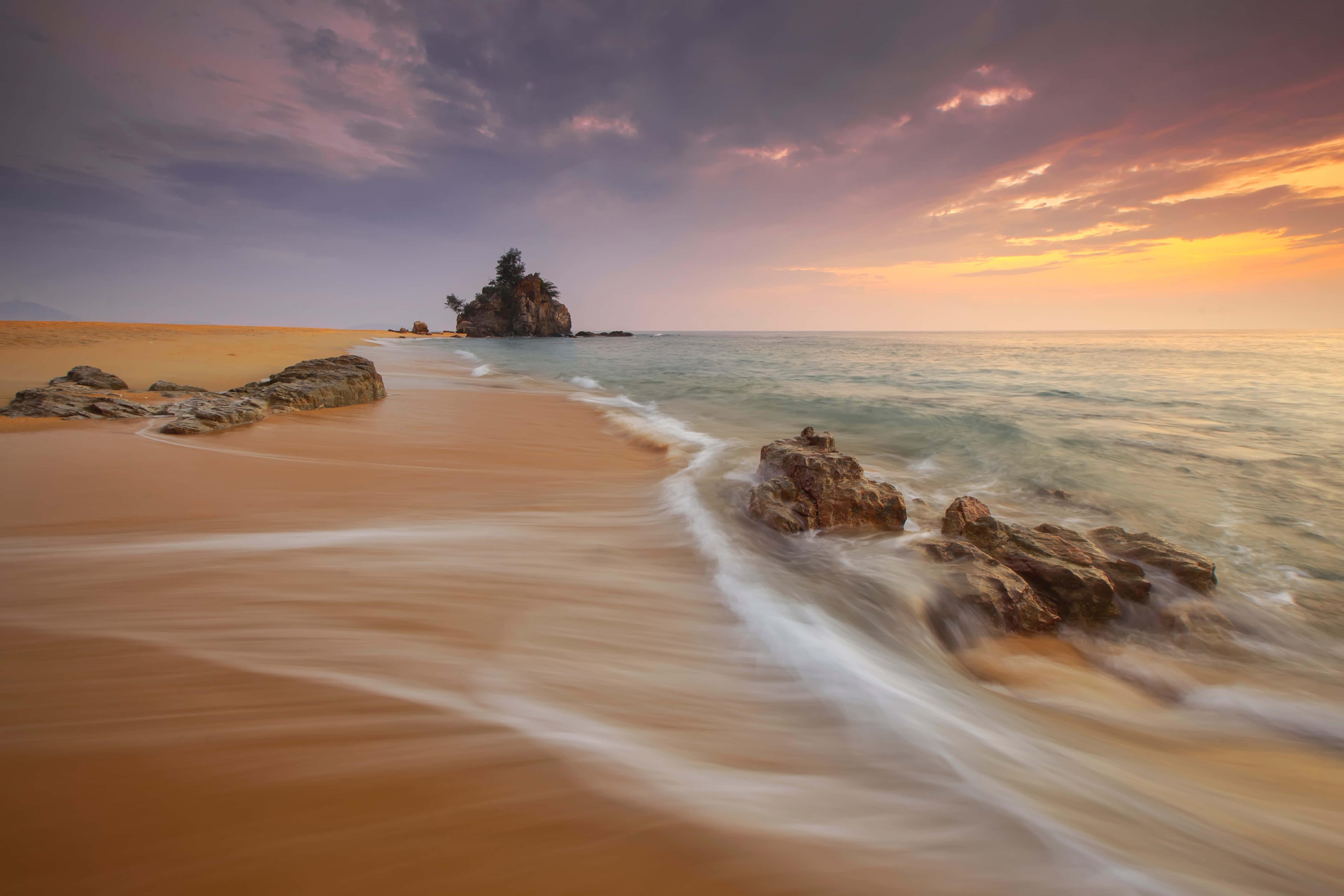 A stunning tropical beach with crystal blue waters — 5616x3744 wallpaper