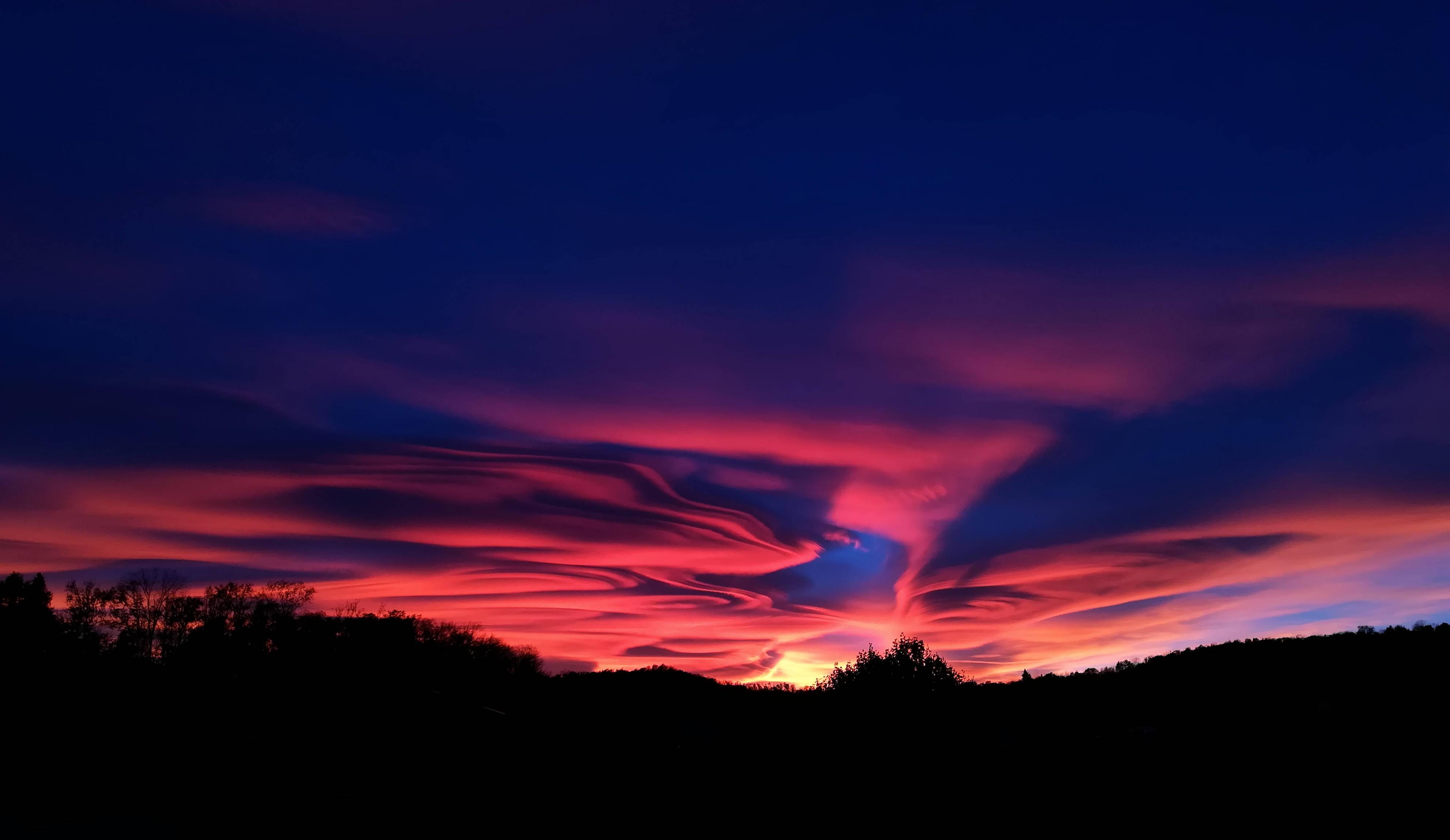 A vivid canvas of colors adorns the evening sky — 3968x2300 wallpaper