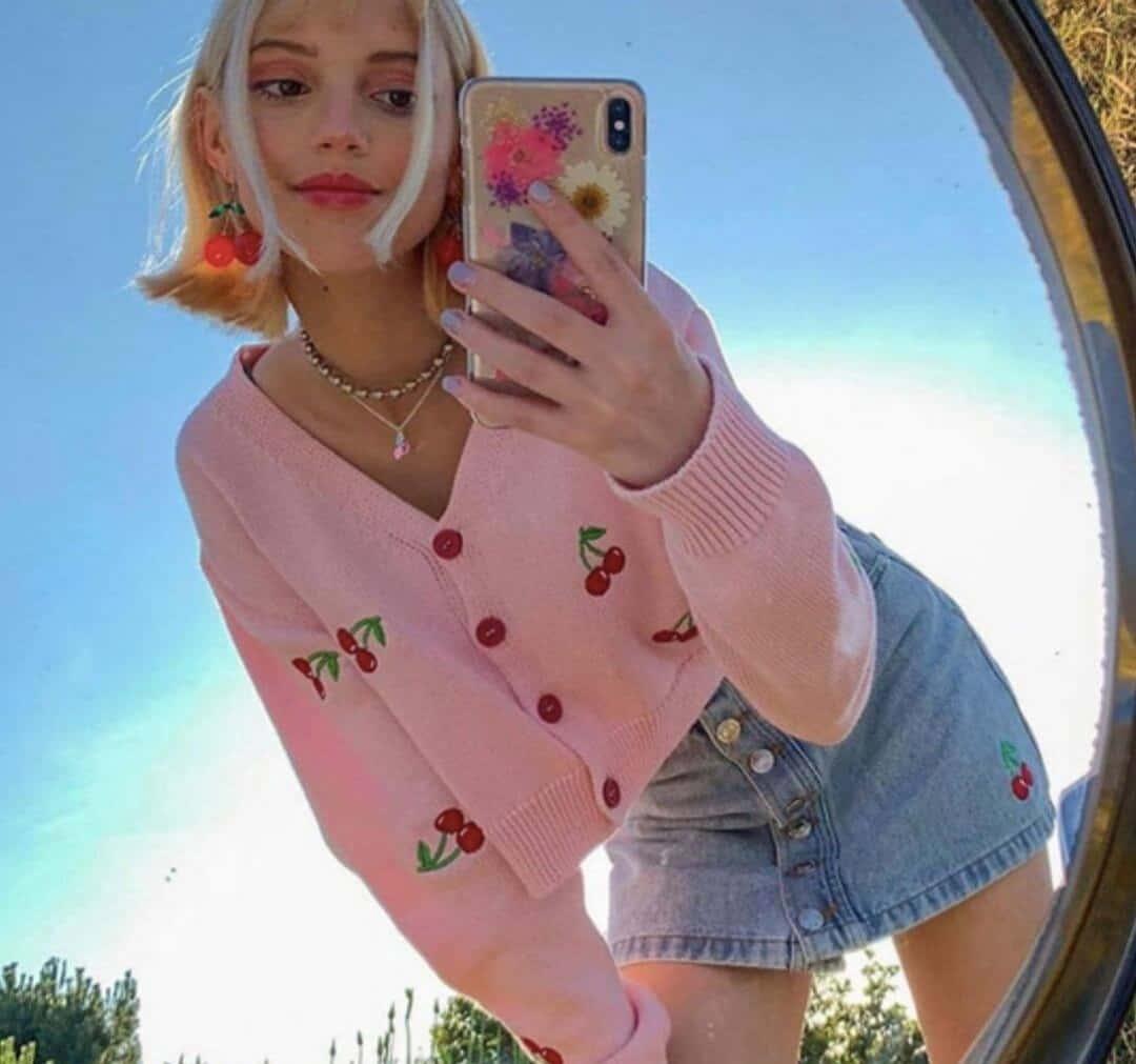 a woman is taking a selfie in a mirror — 1080x1011 wallpaper