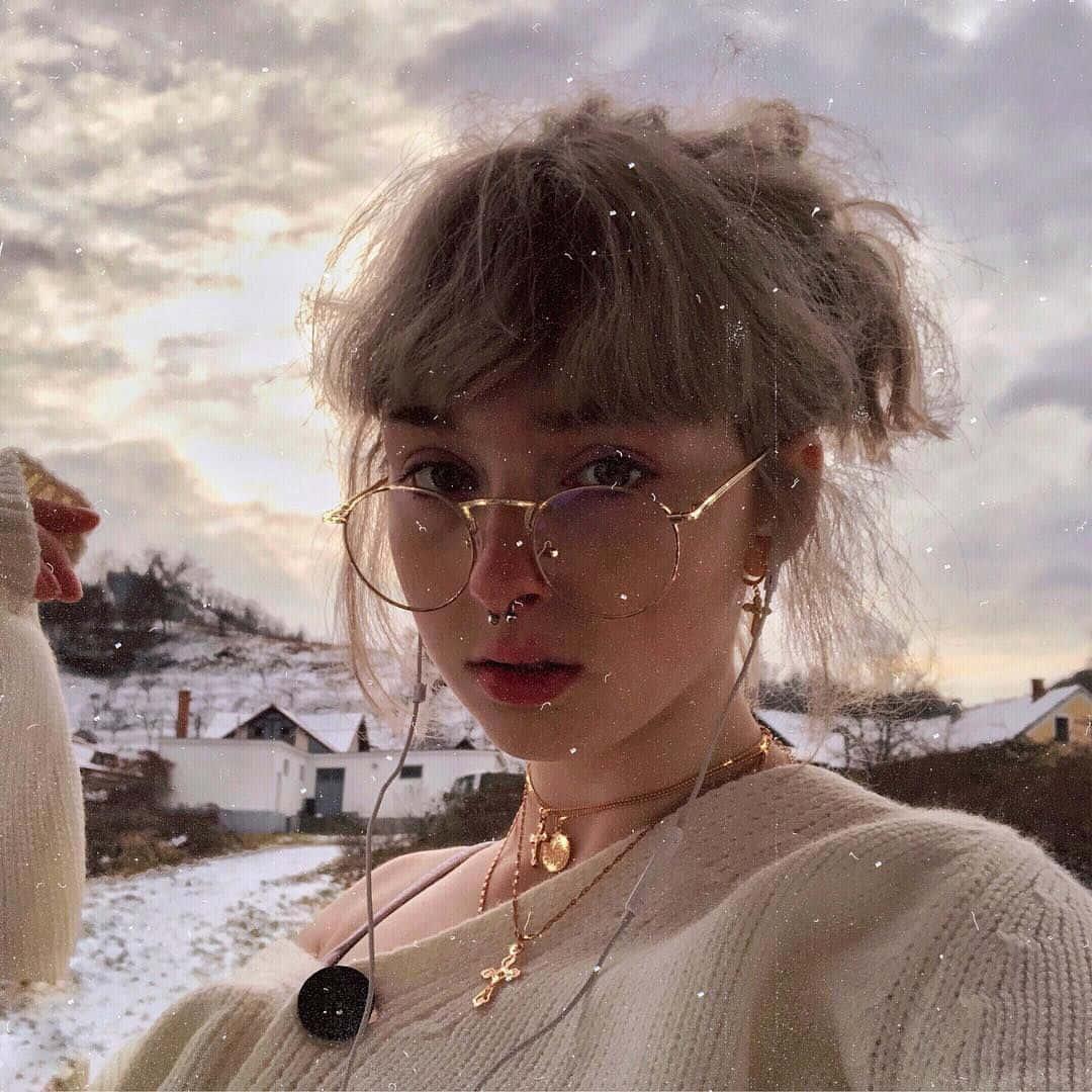 A young woman enjoying a summer day — 1080x1080 wallpaper