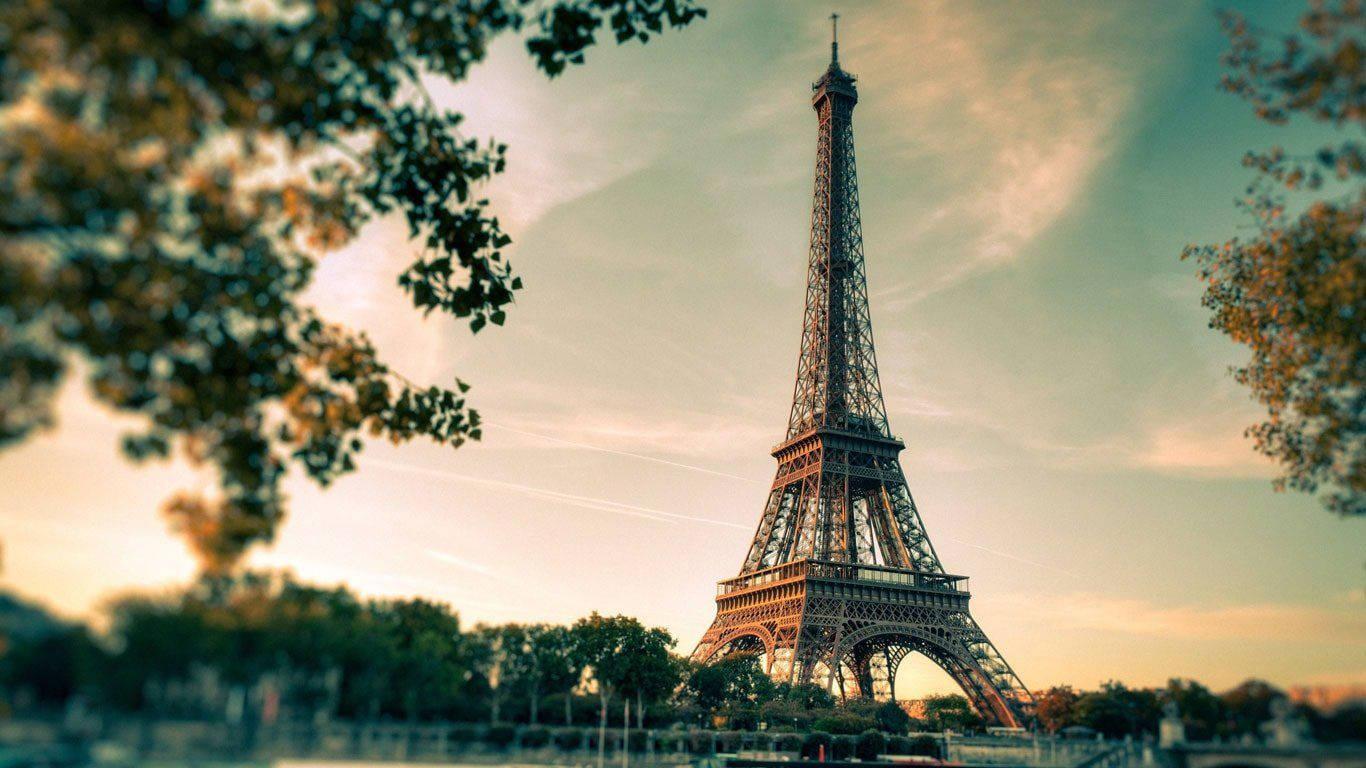 Aesthetic Paris Eiffel Laptop — 1366x768 wallpaper