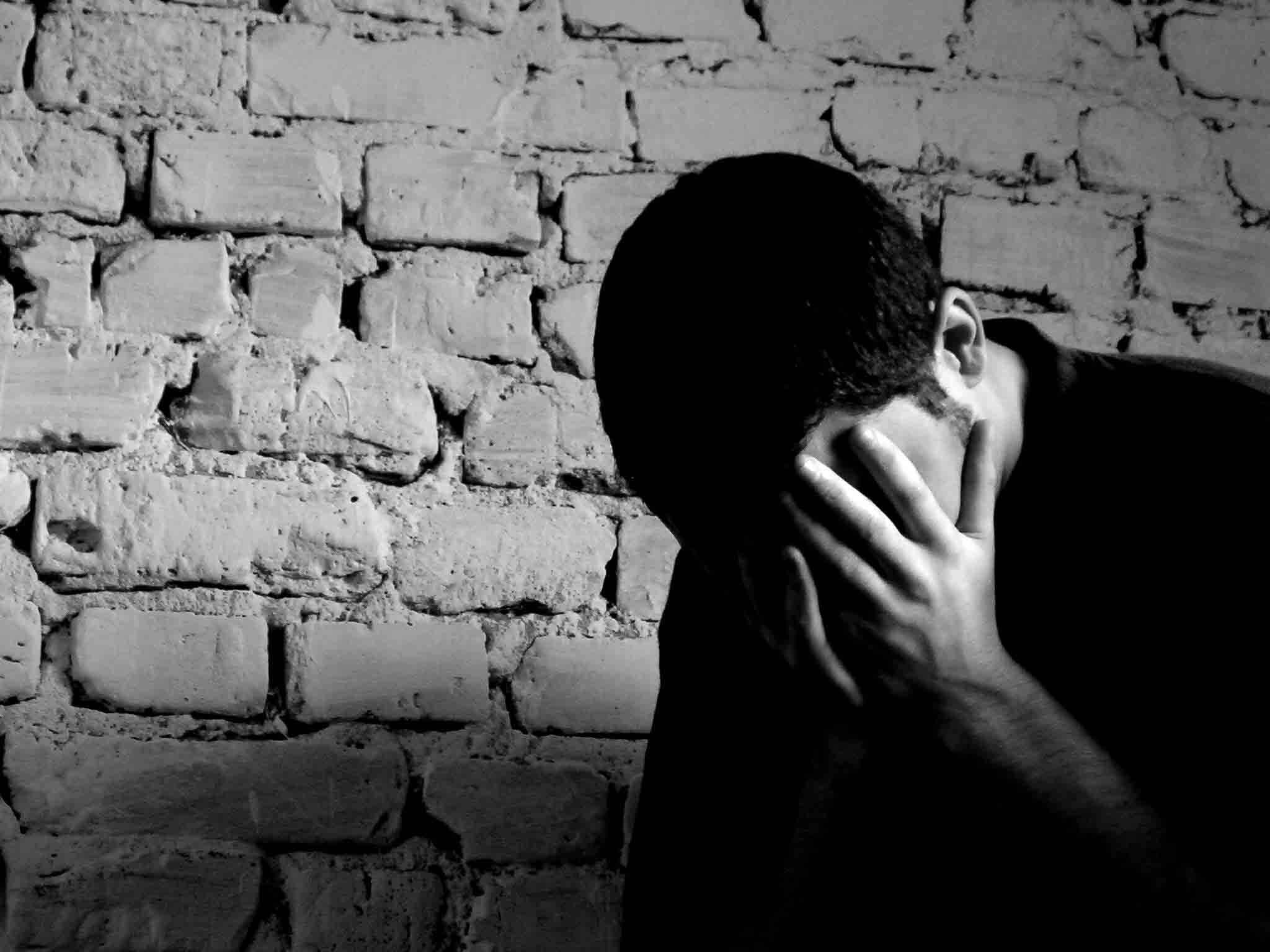 Alone Boy In Grey Scale Photograph — 2048x1536 wallpaper