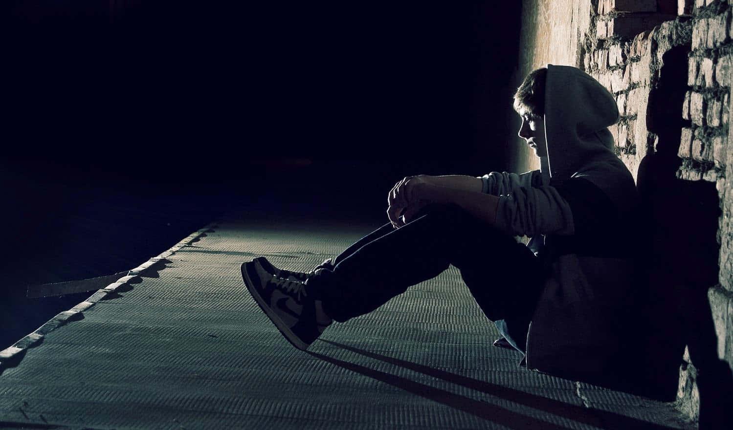 Alone Boy Leaning On The Wall Picture — 1499x880 wallpaper