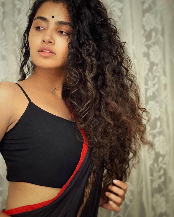Anupama Parameswara Bindi — 736x920 wallpaper