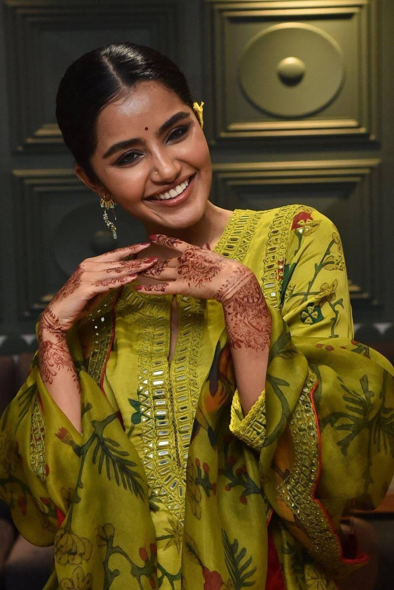 Anupama Parameswara Green Blouse — 800x1196 wallpaper