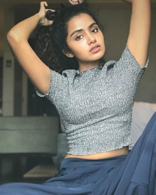 Anupama Parameswara Grey Top — 623x779 wallpaper
