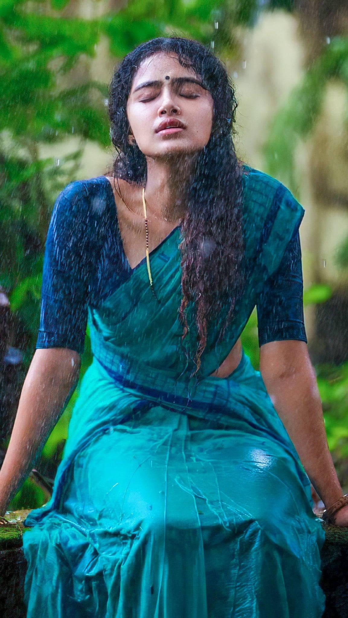 Anupama Parameswara Wet Look — 1153x2048 wallpaper