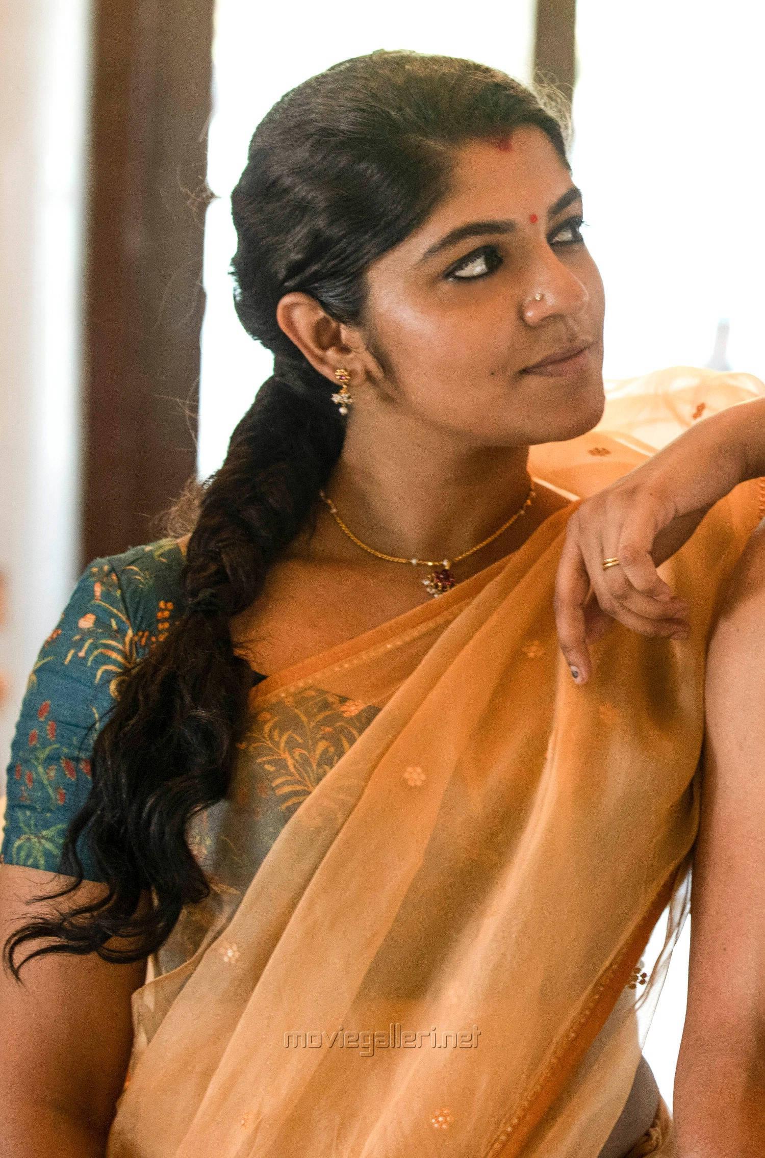 Aparna Balamurali Heroine — 1500x2271 wallpaper