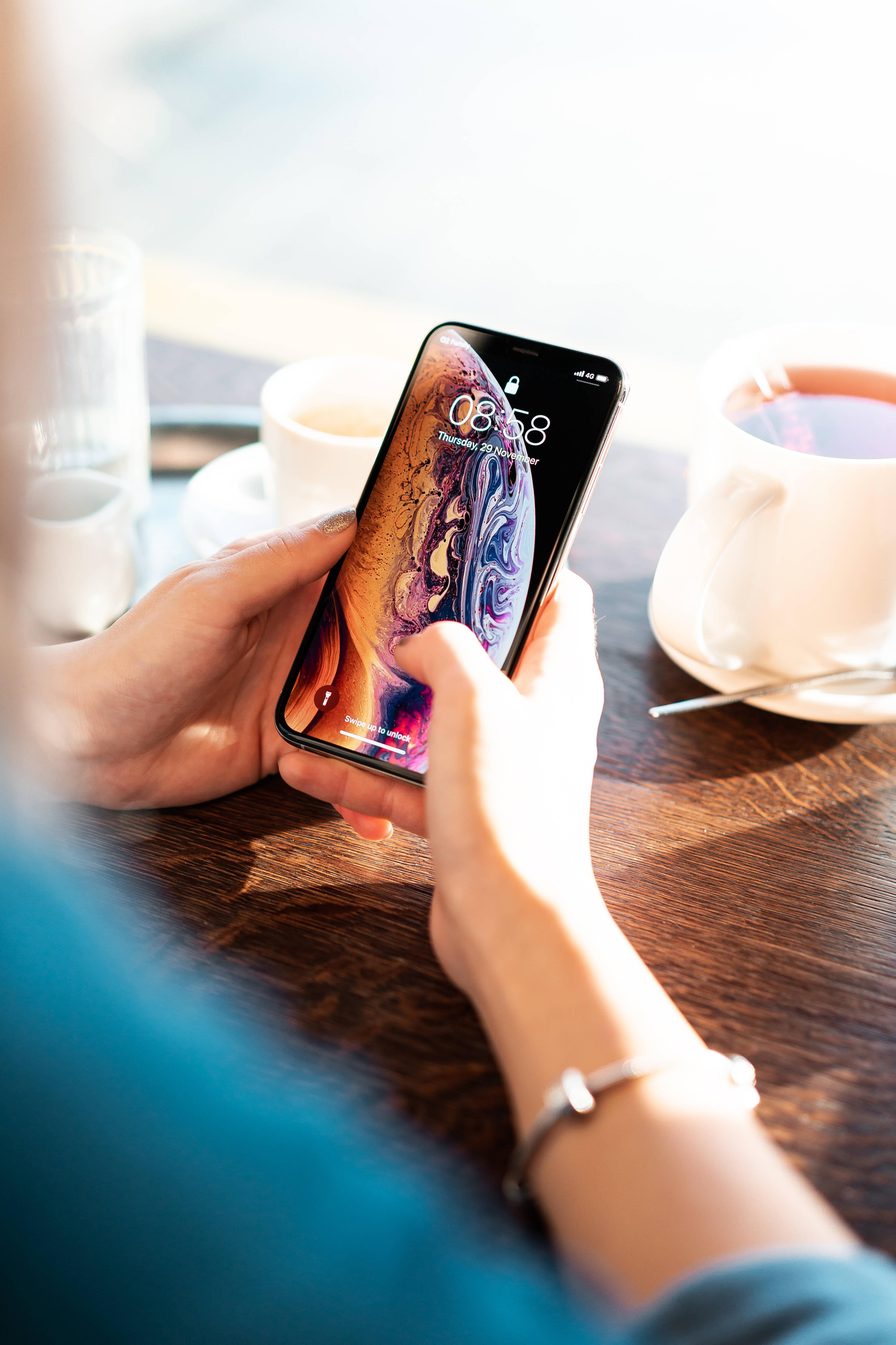 Apple iPhone Default XS — 3333x5000 wallpaper