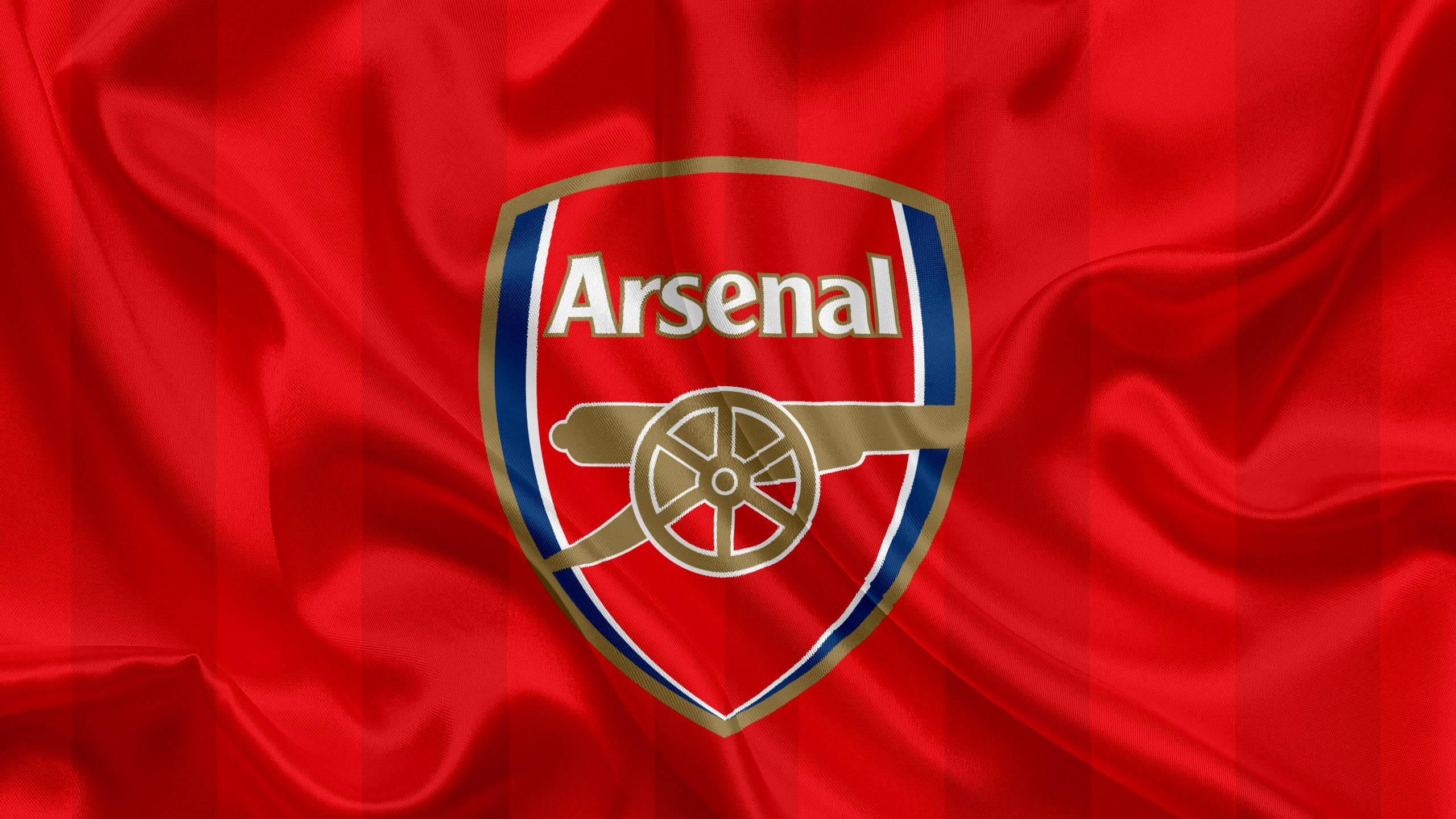 Arsenal Flag On Red Silk — 2560x1440 wallpaper