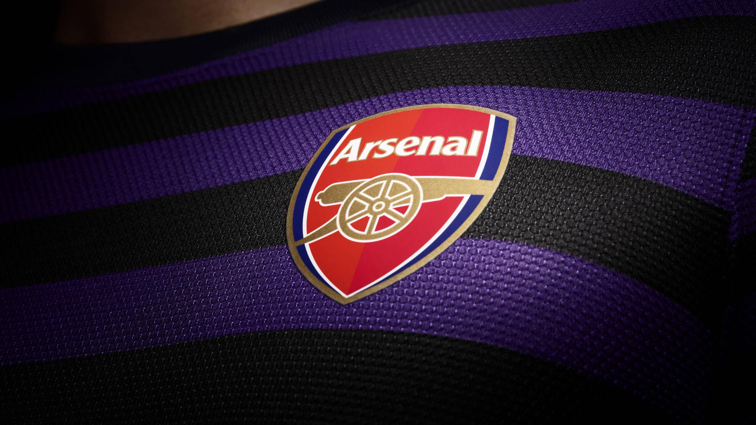 Arsenal Football Club T-shirt — 2560x1440 wallpaper