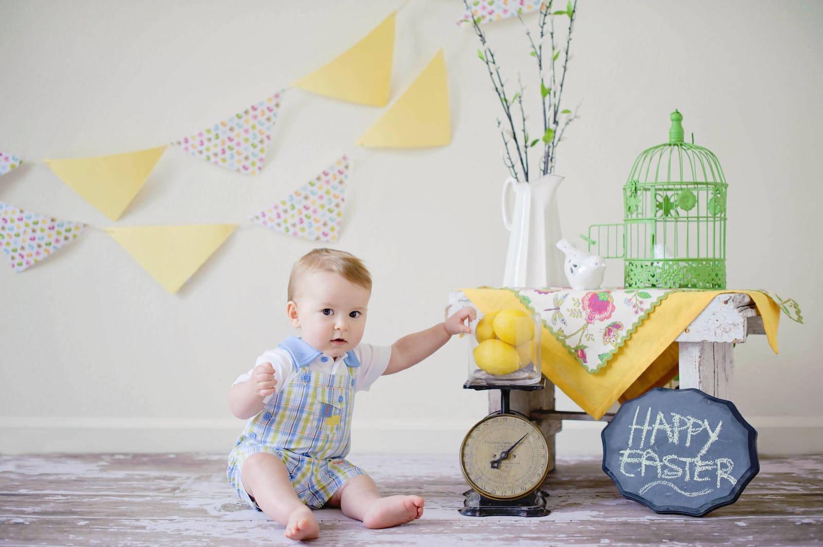Baby Boy With Glass Of Lemons — 1600x1065 wallpaper