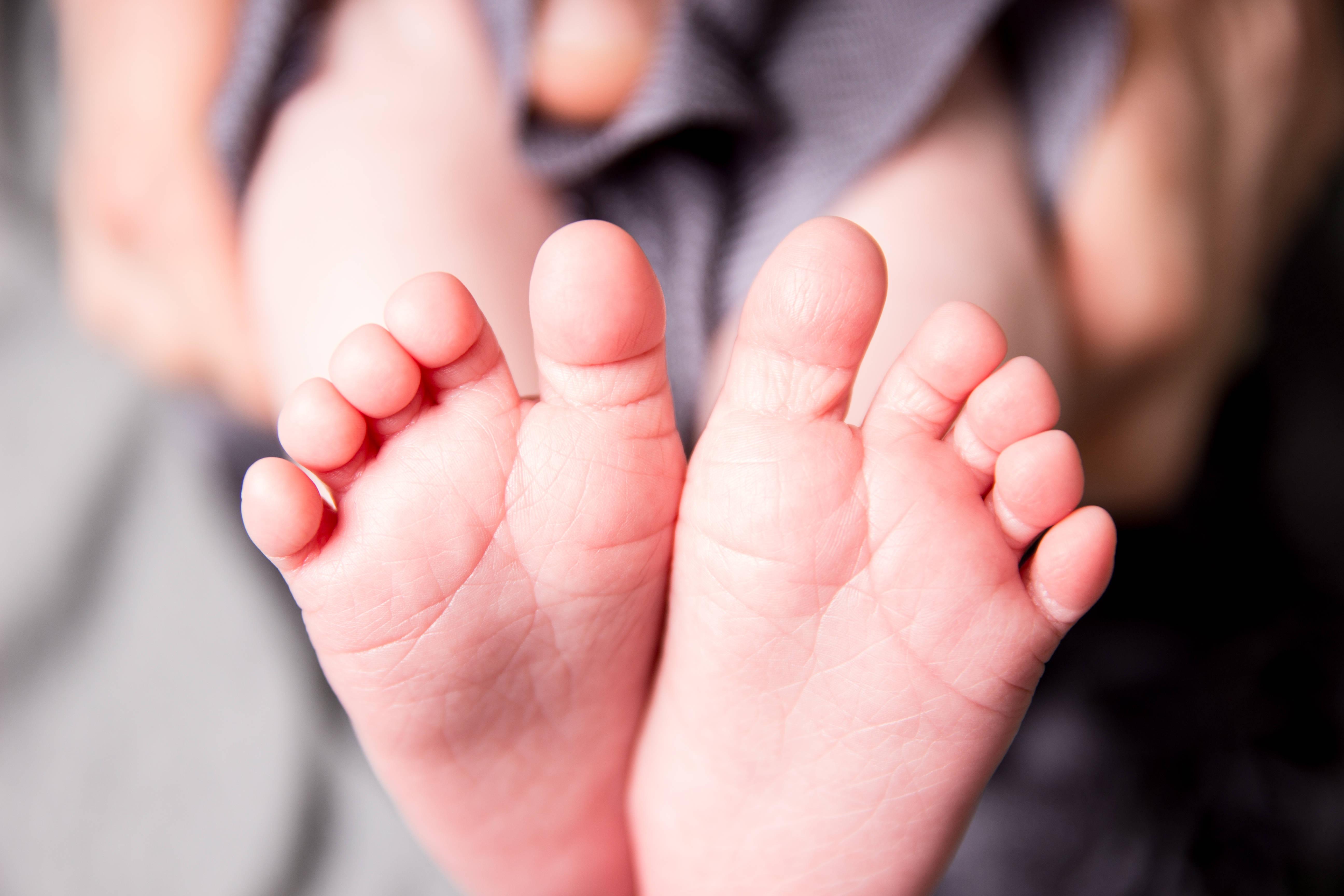 Baby Boy With Petite Feet — 5184x3456 wallpaper