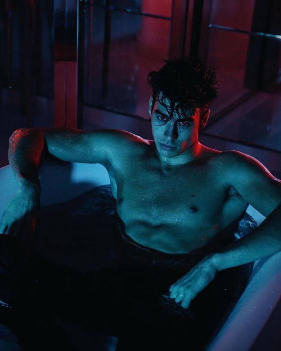 Bad Boy On Bath Tub — 564x705 wallpaper