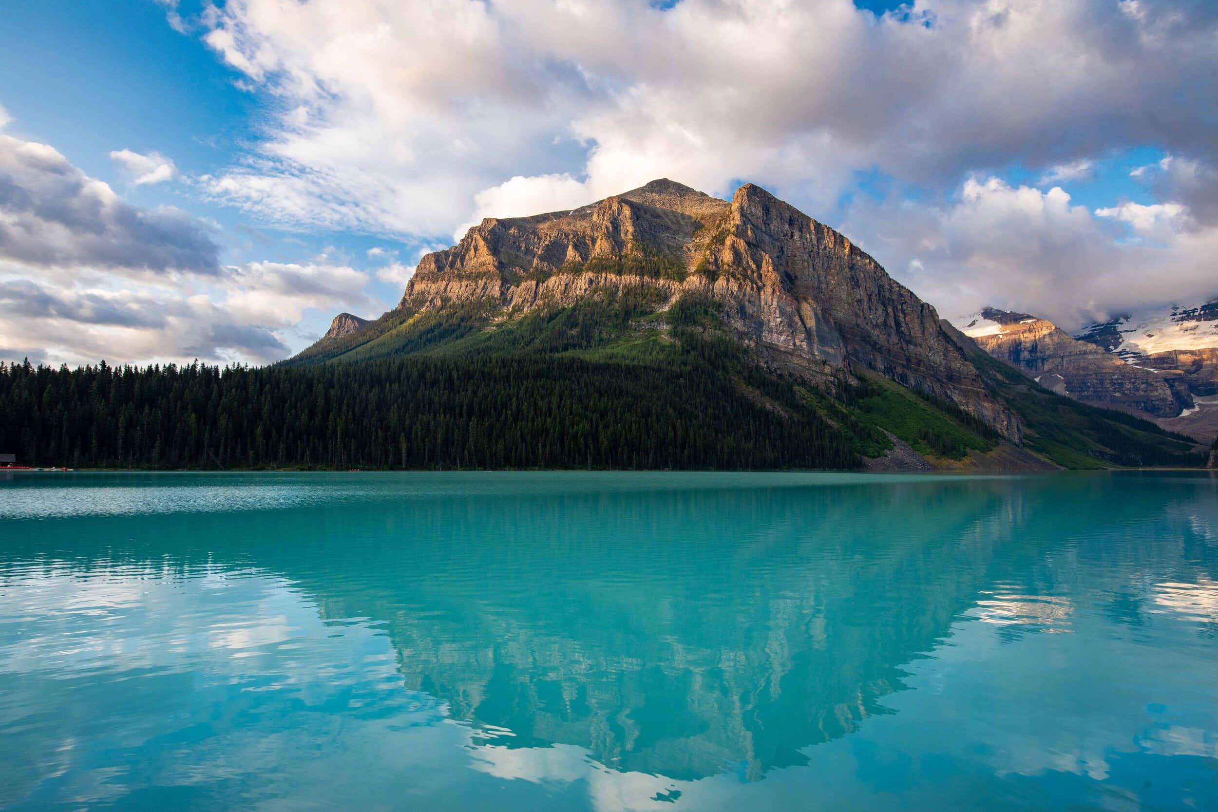 Beautiful Blue Lake Picture — 2500x1667 wallpaper