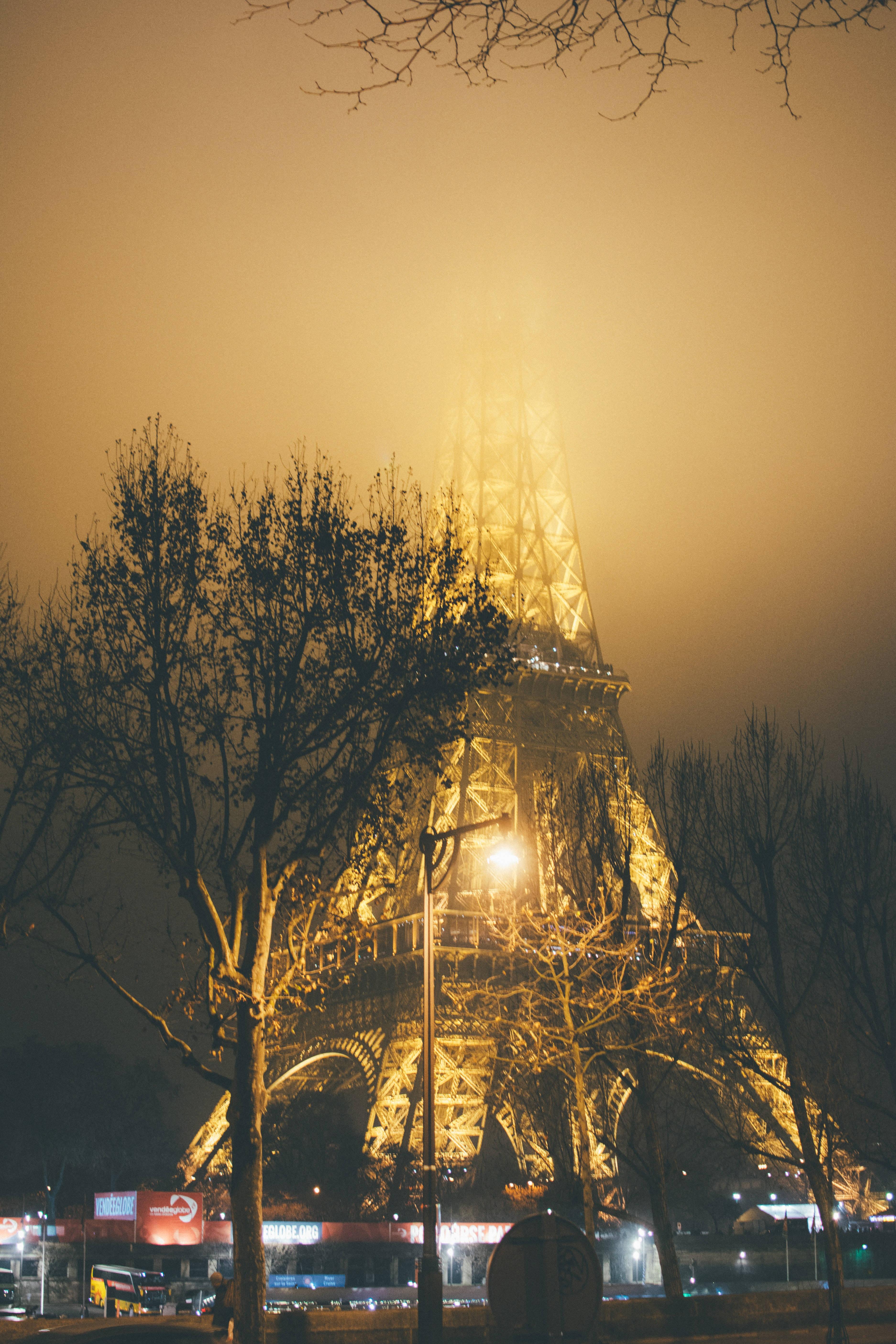 Beautiful evening at the Eiffel Tower — 3747x5620 wallpaper