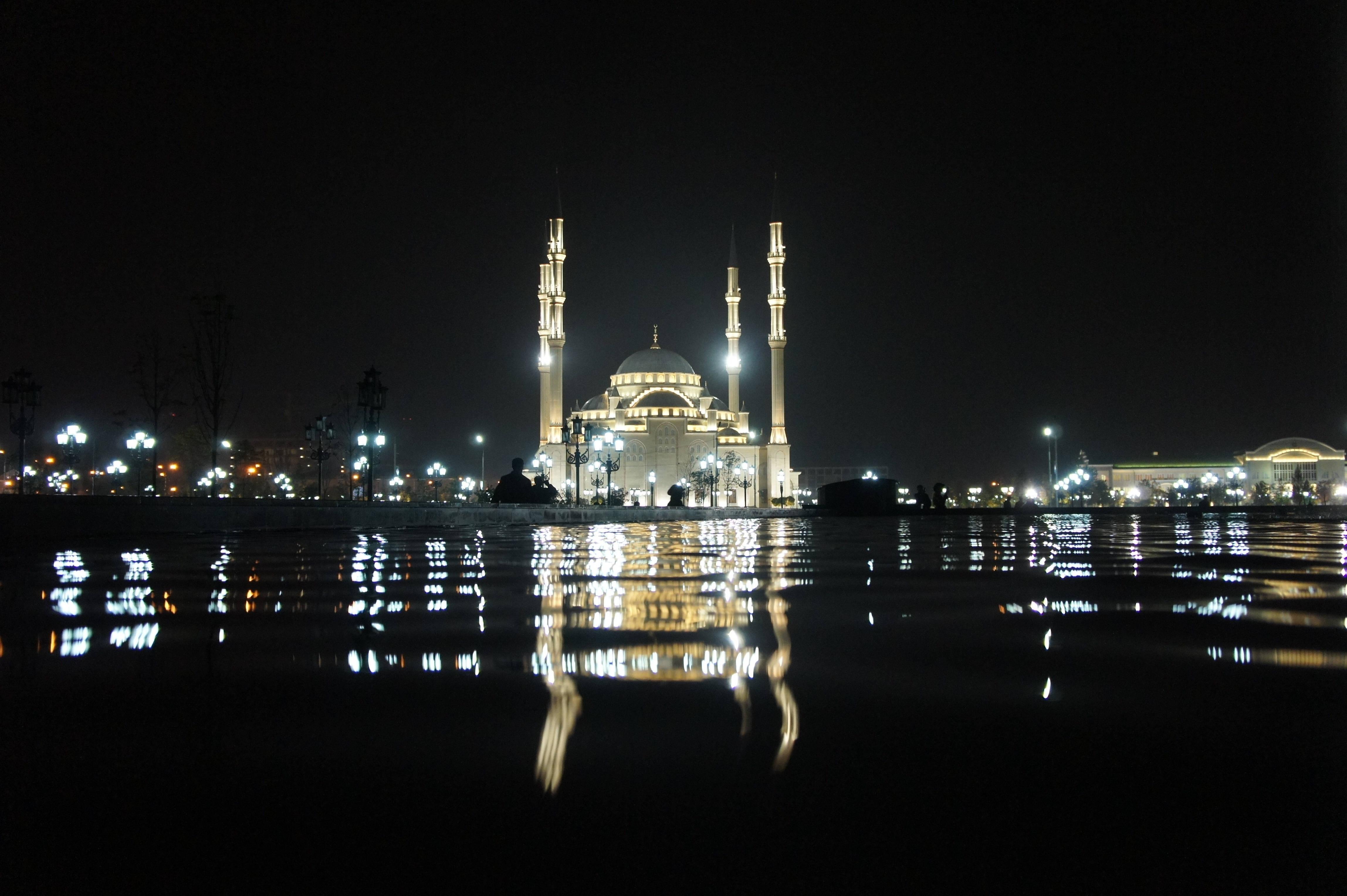 Beautiful Islamic Mosque at Night — 4592x3056 wallpaper