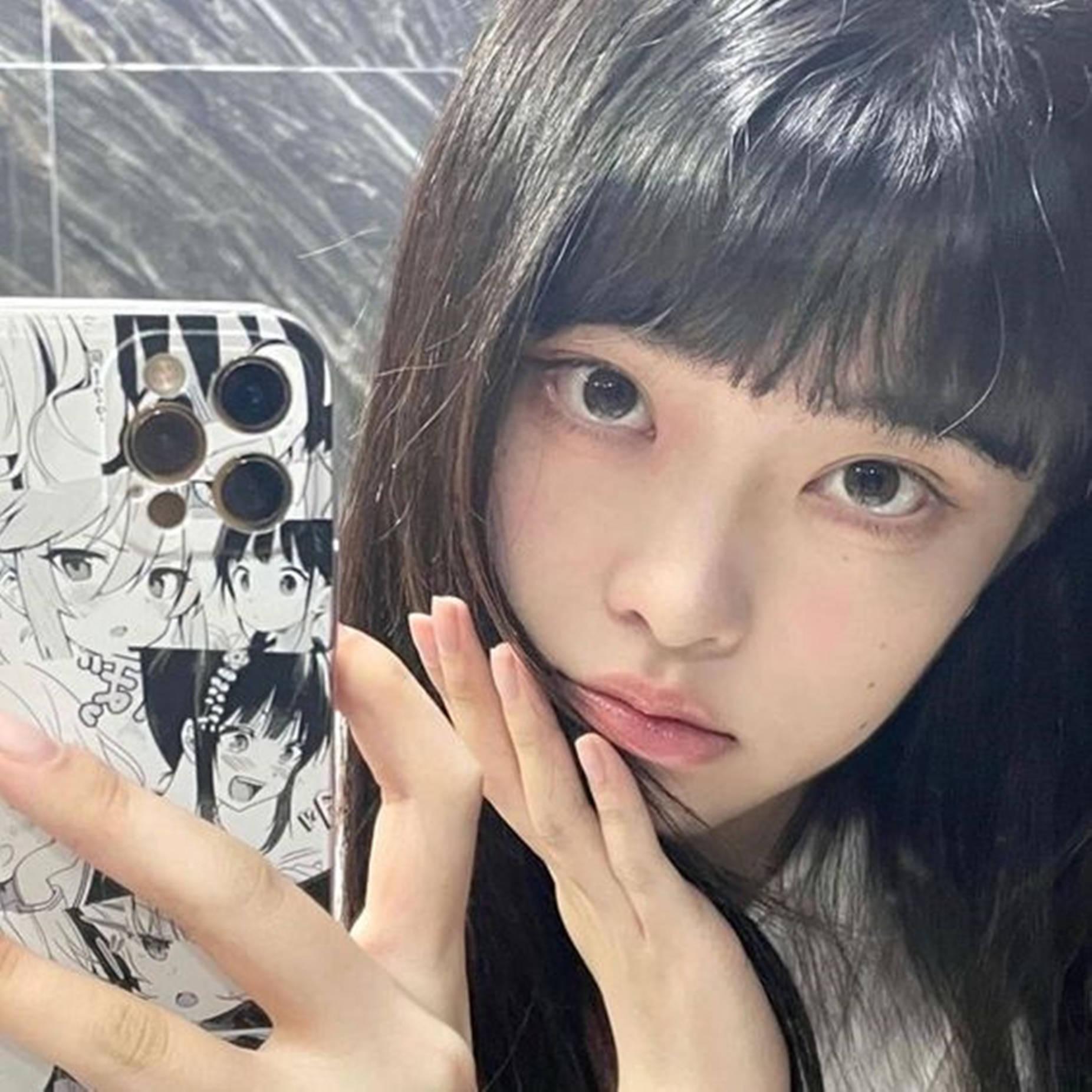 Beautiful Korean Girl Mirror Selfie Unique Cool PFP — 1852x1852 wallpaper