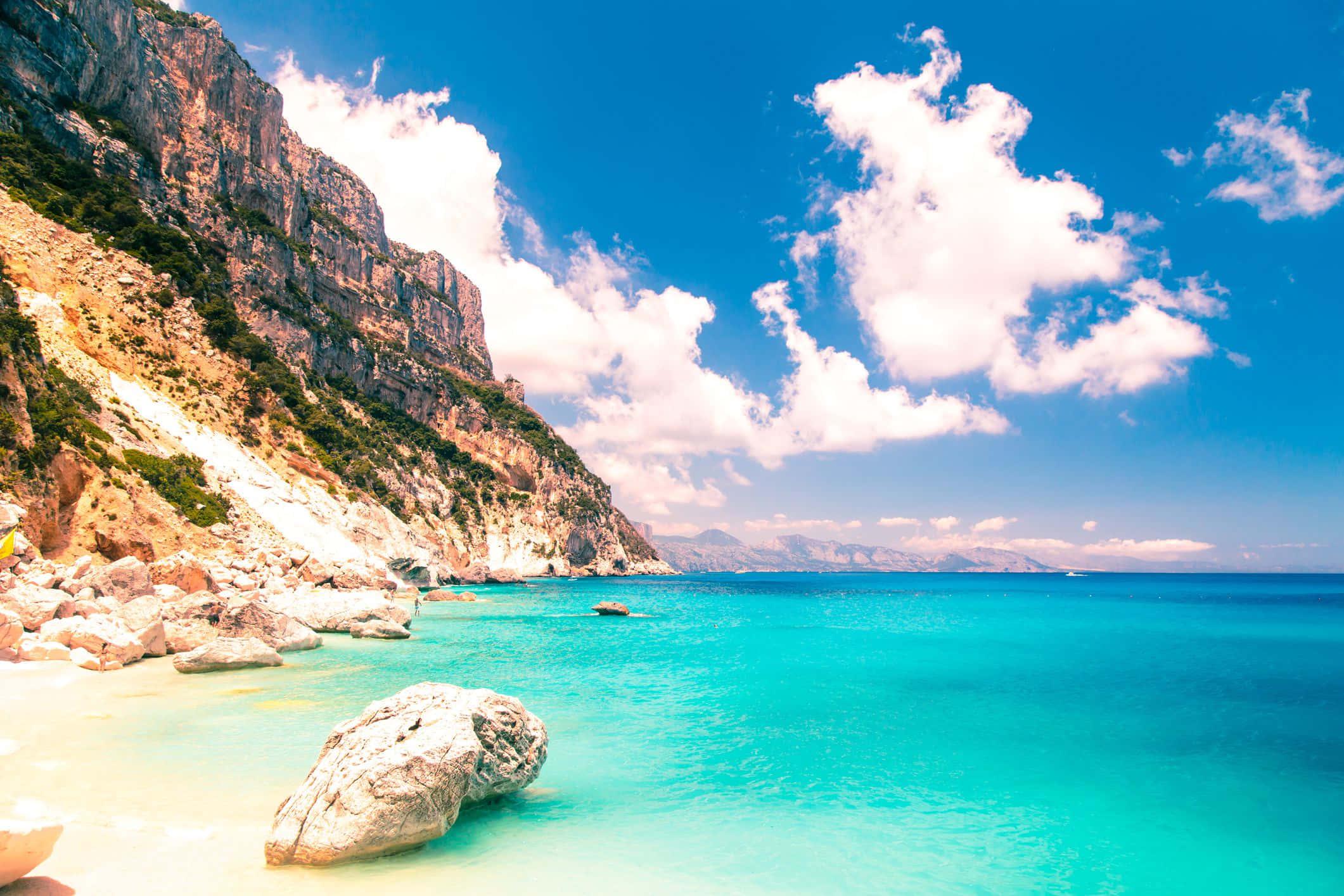 Beautiful Sea Near The Mountain Picture — 2121x1414 wallpaper