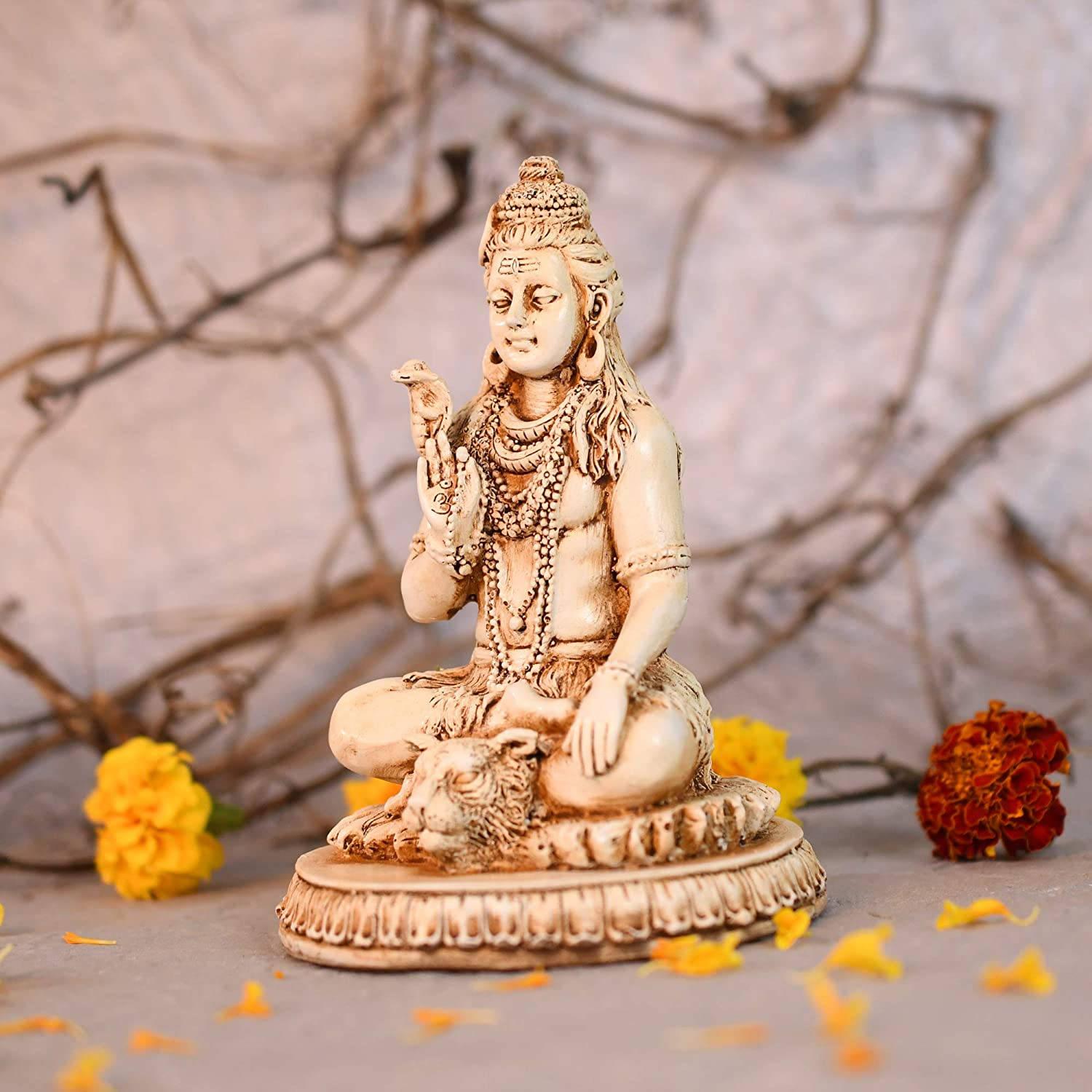 Bholenath HD Shiva Figurine With Dried Flowers