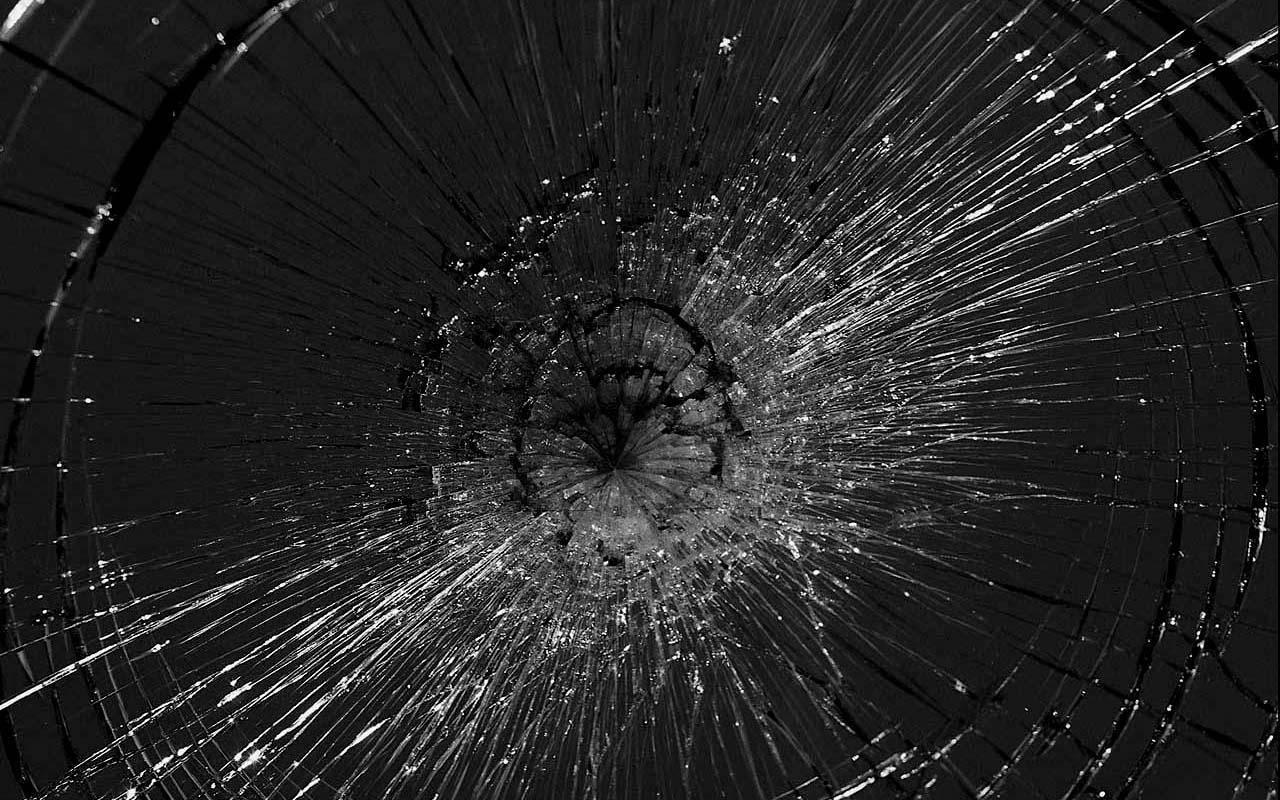 Black And White Cracked Screen — 1280x800 wallpaper