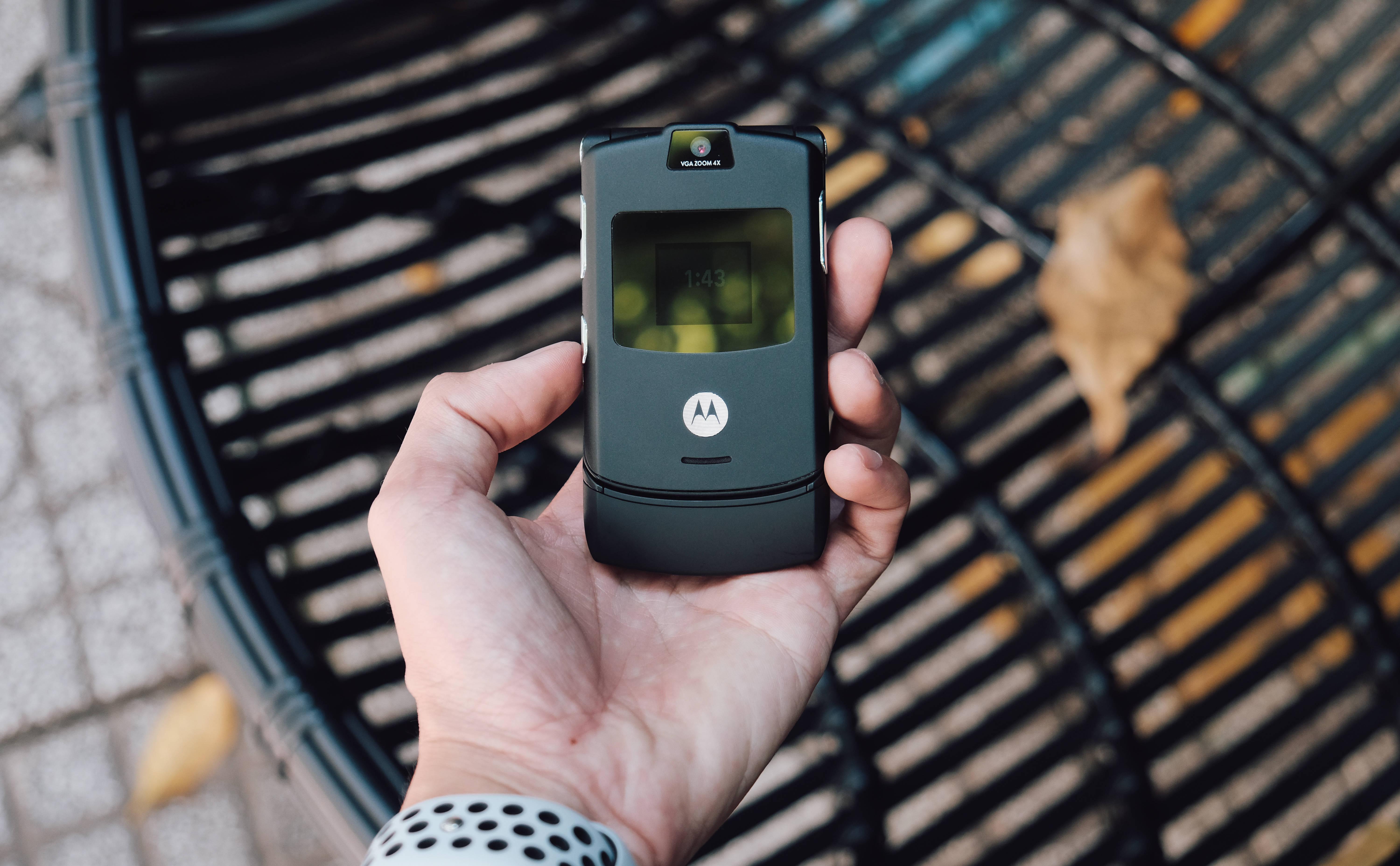Black Flip Motorola — 6000x3715 wallpaper