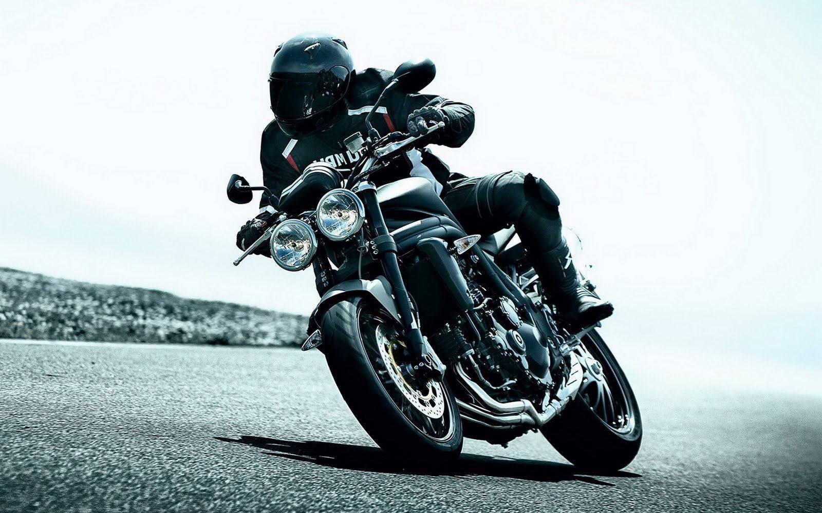 Black Motorcycle In Cornering Mode — 1600x1000 wallpaper