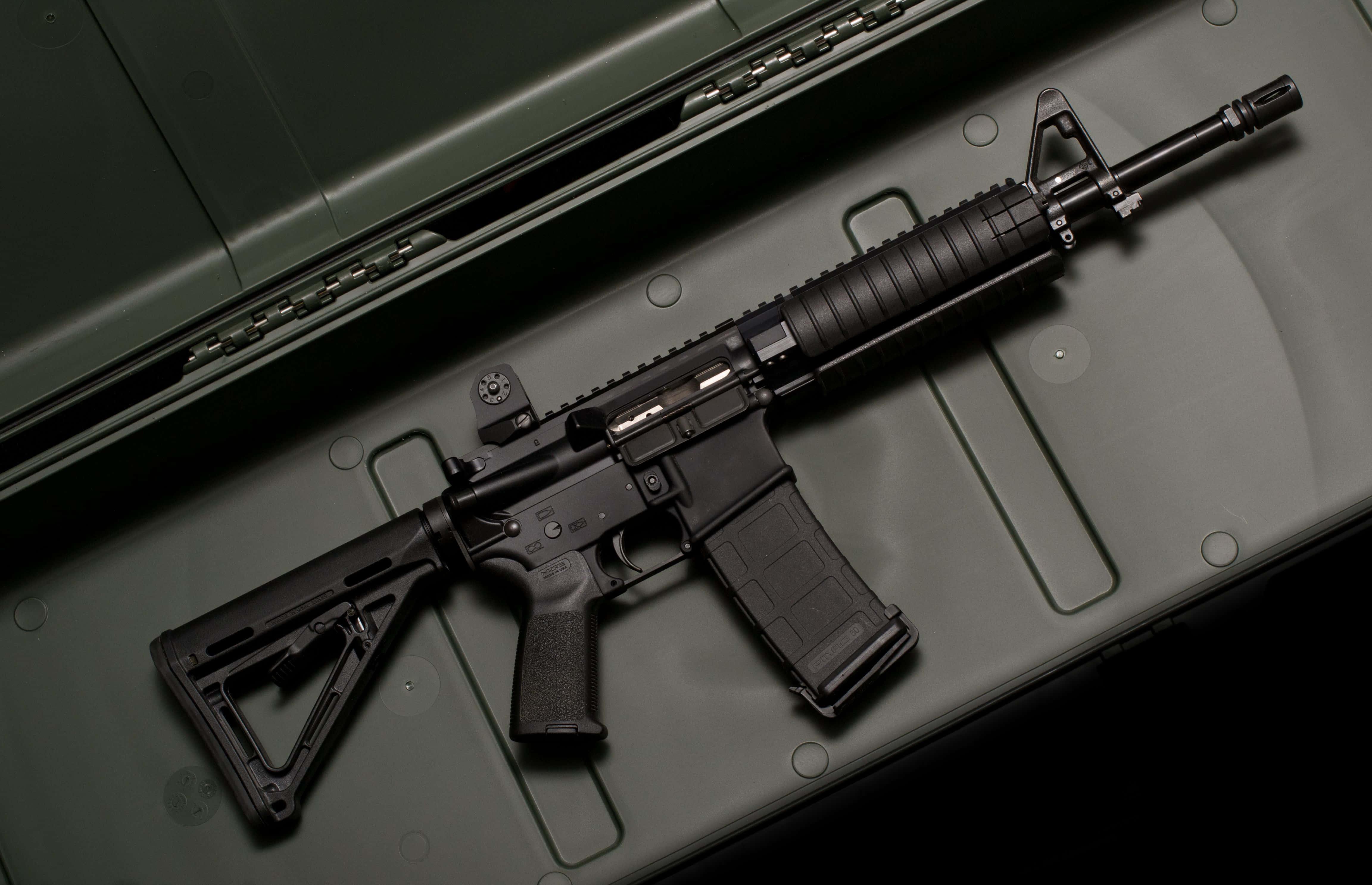 Black Rifleon Green Case