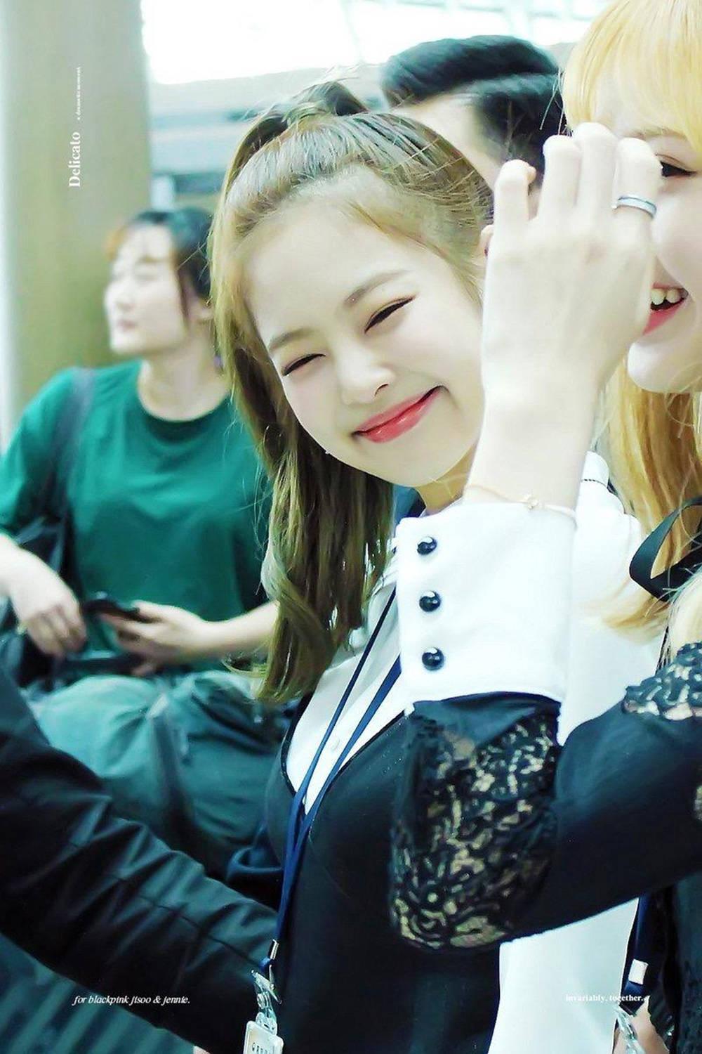 Blackpink Cute Jennie Chubby Face — 1000x1500 wallpaper