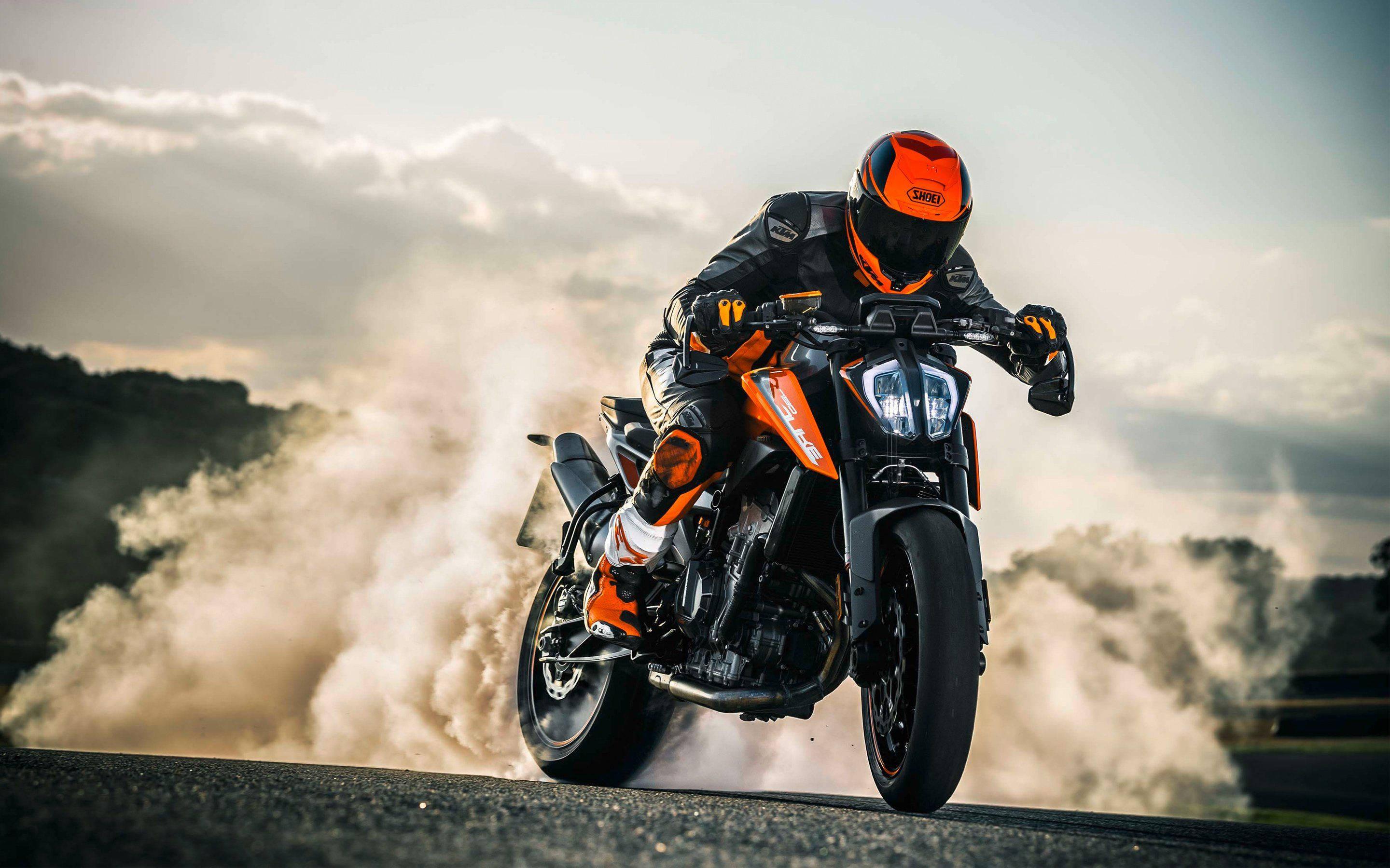 Blazing Orange Motorcycle — 2880x1800 wallpaper