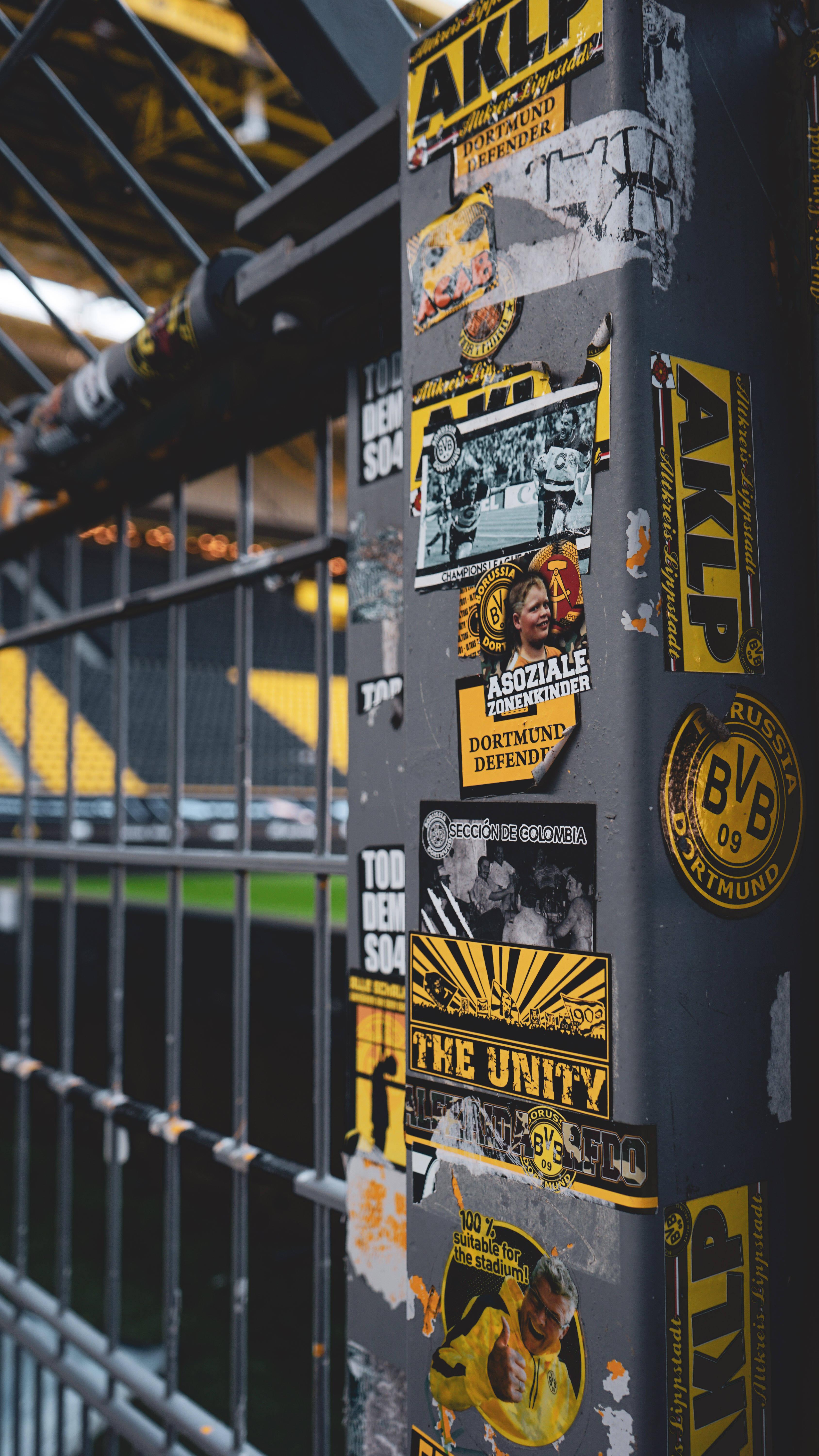 Borussia Dortmund Fan Vandal — 3376x6000 wallpaper