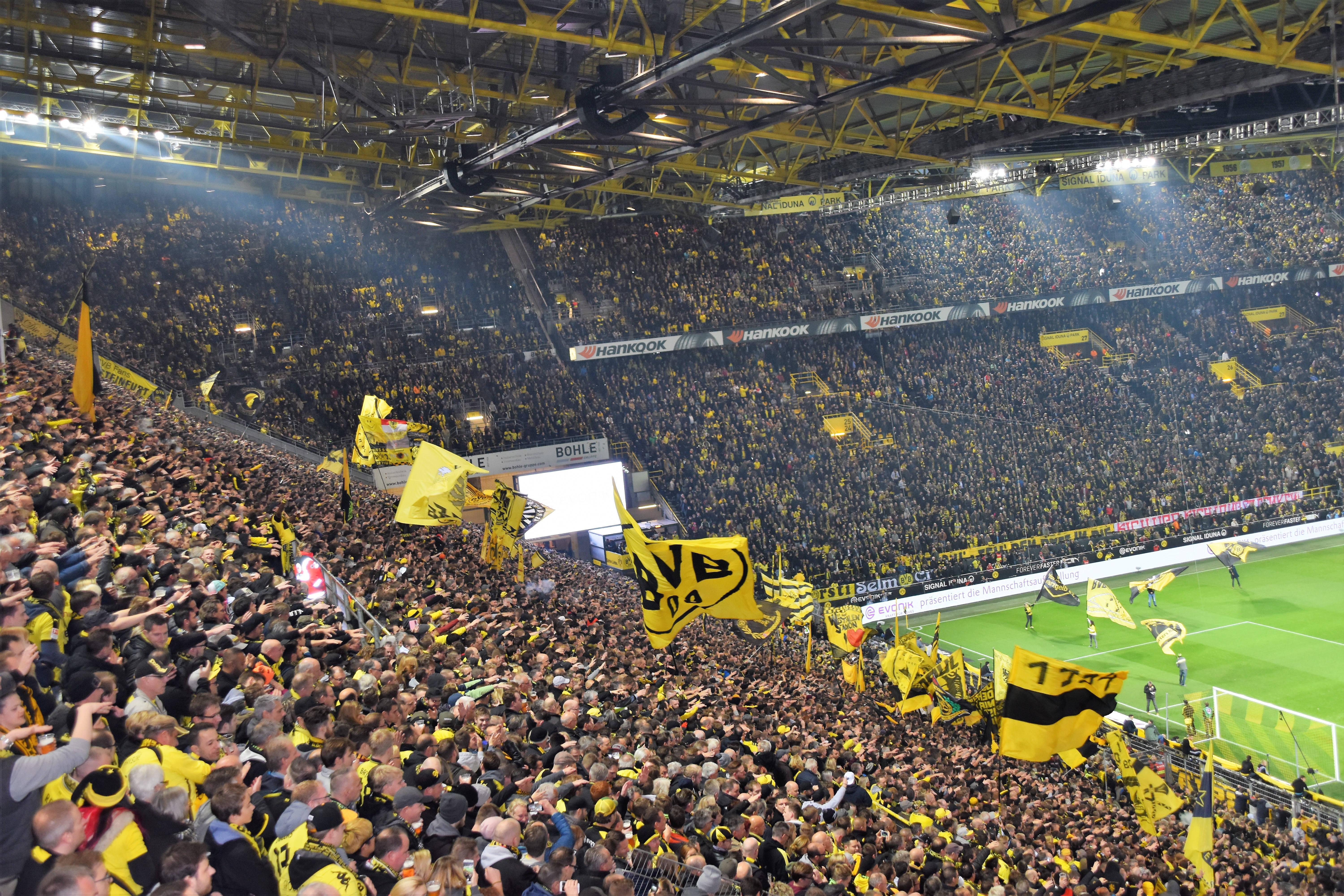Borussia Dortmund Stadium Crowd — 6000x4000 wallpaper