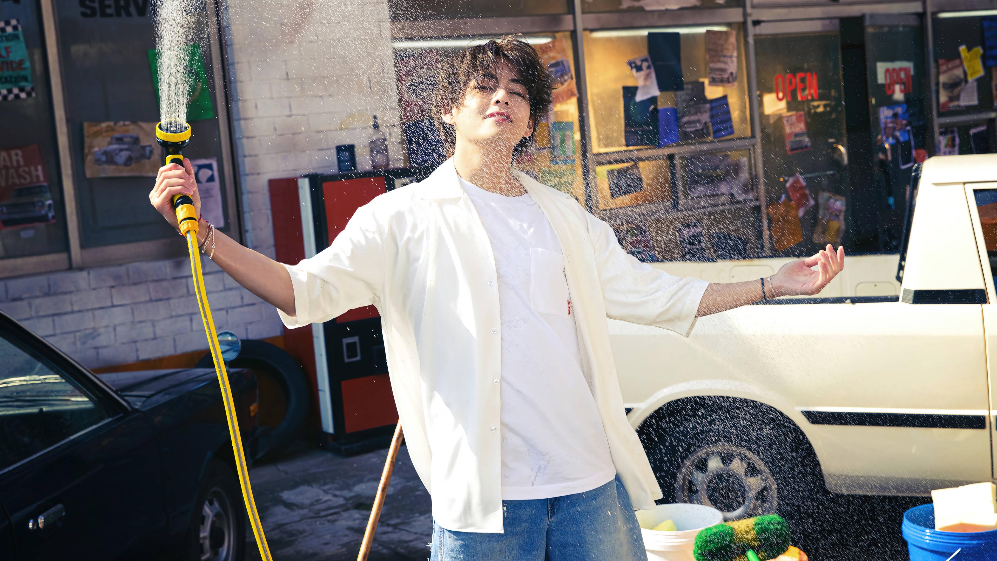 BTS Taehyung Car Wash — 3840x2160 wallpaper