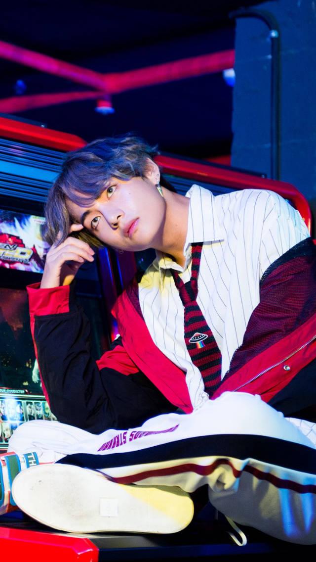 BTS Taehyung In Arcade — 640x1136 wallpaper