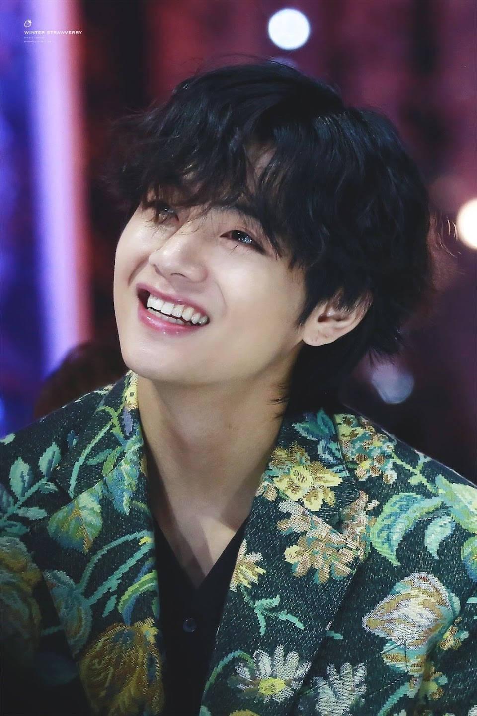 BTS V Floral-Patterned Coat — 960x1440 wallpaper