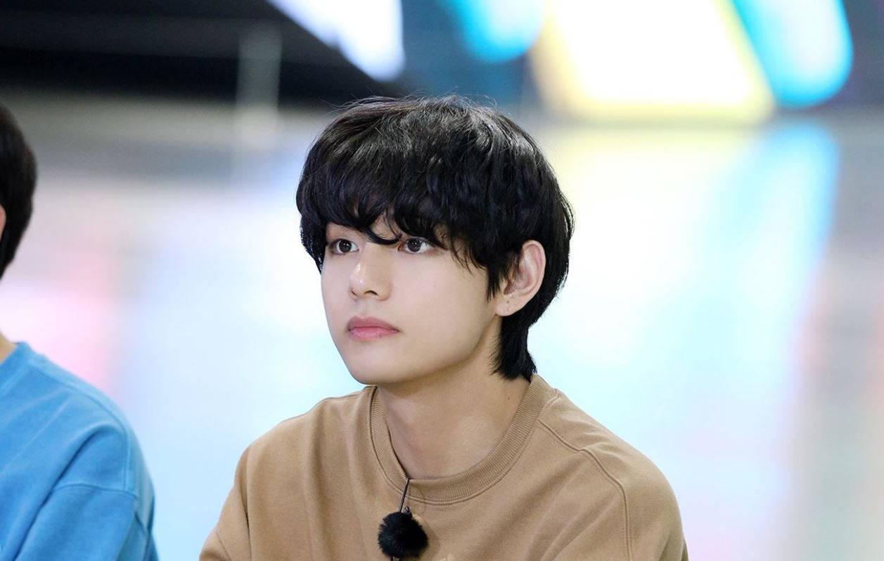 BTS V In Brown Shirt — 1257x798 wallpaper