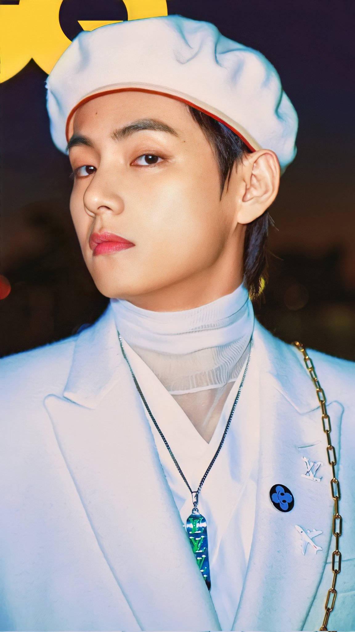 BTS V In White Beret — 1152x2048 wallpaper