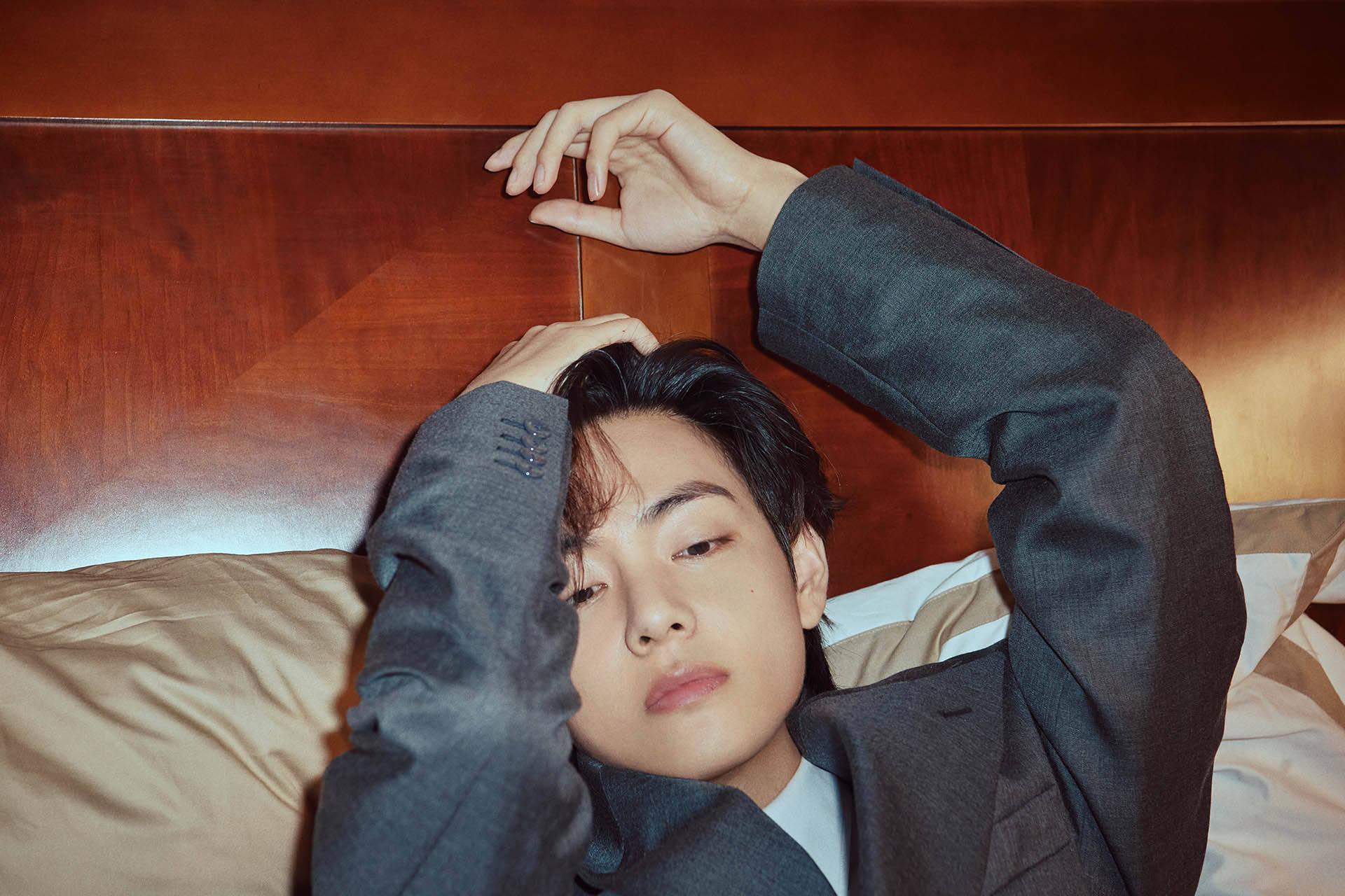BTS V On Bed — 1920x1280 wallpaper