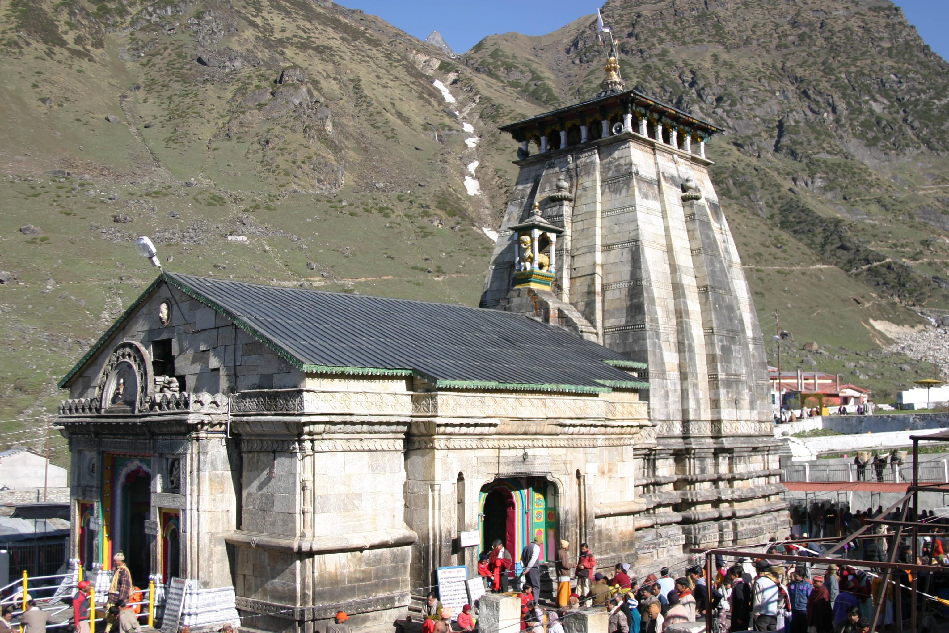 Captivating Kedarnath Temple in 4K resolution — 3072x2048 wallpaper