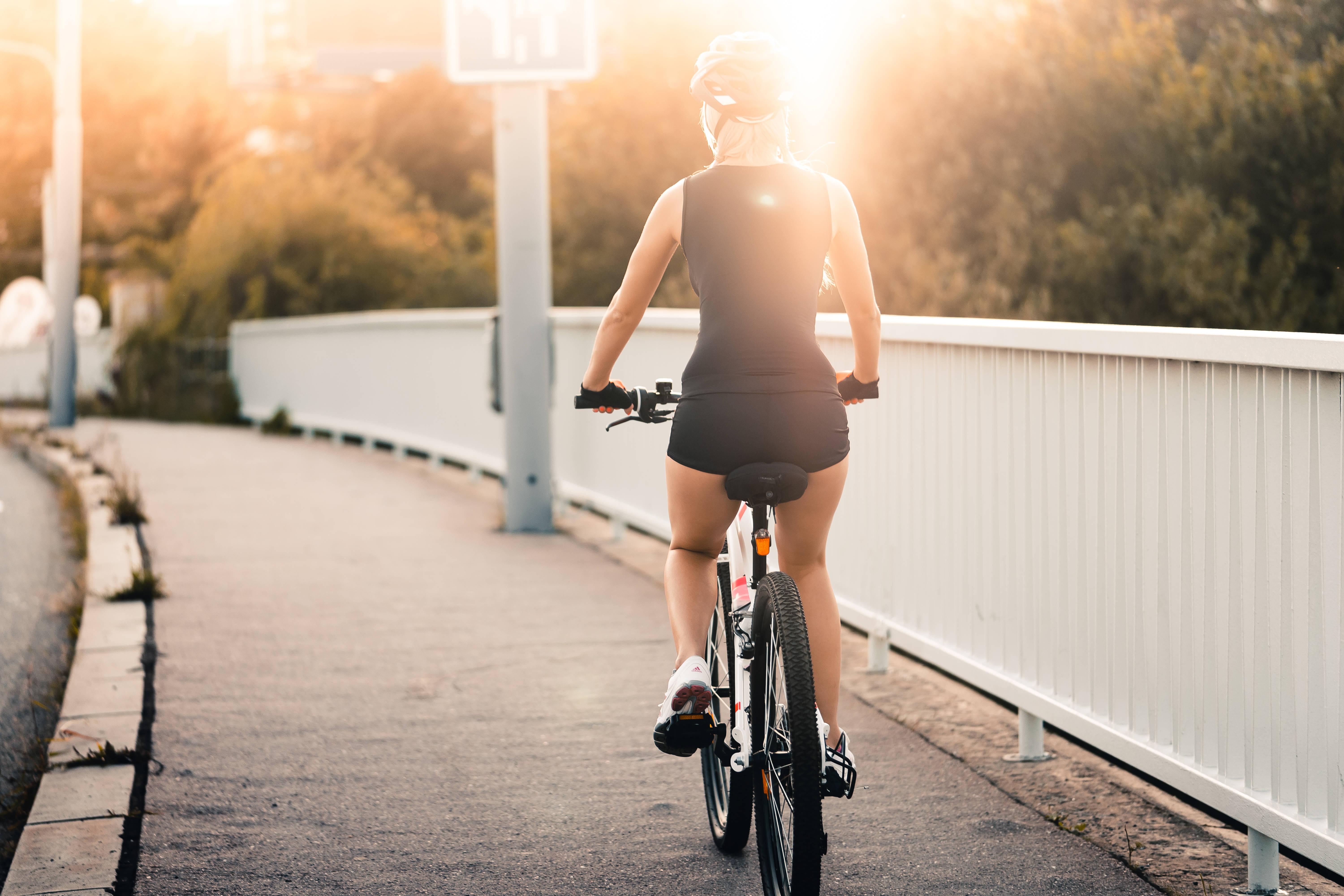 Exquisite 4K Bike posed on an urban backdrop — 6000x4000 wallpaper