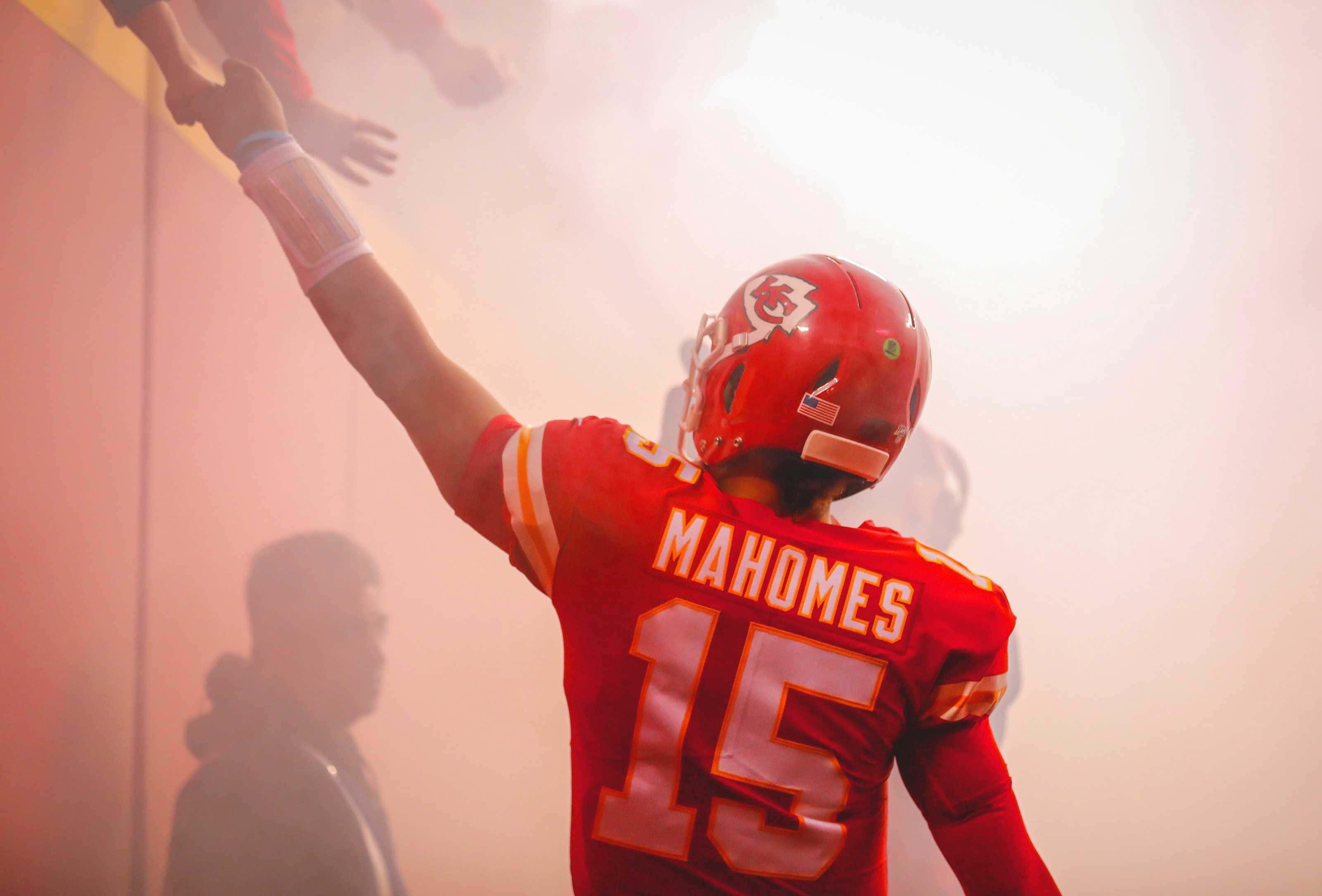 Patrick Mahomes in Action — 3200x2169 wallpaper